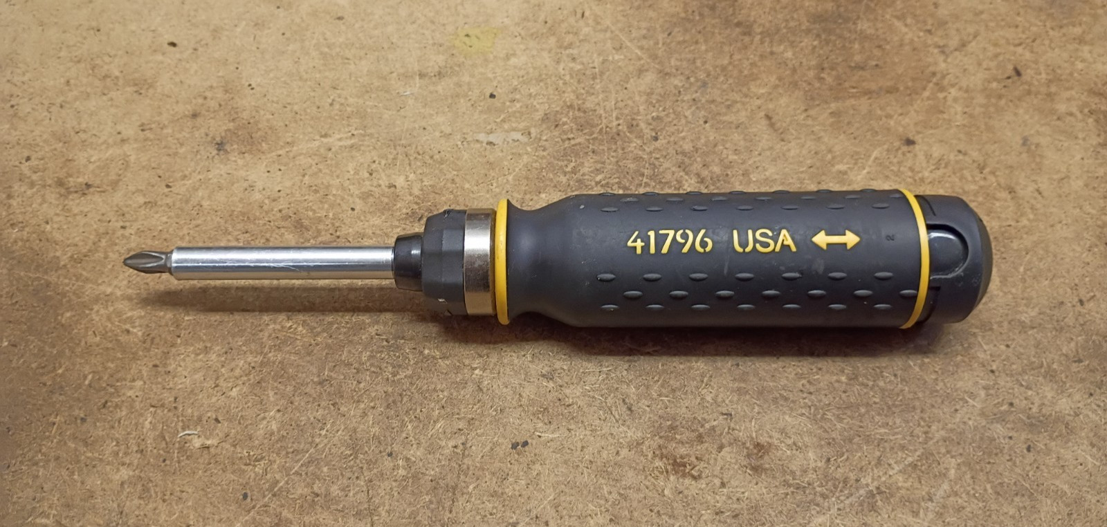 Craftsman USA Ratcheting Reversible Screwdriver with 14 Bits No 41796.