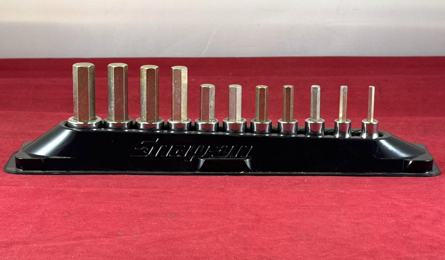 Snap-On 11 pc 3/8″ Drive Metric Standard Hex Bit Socket Set (4-14 mm) 211EFAMY