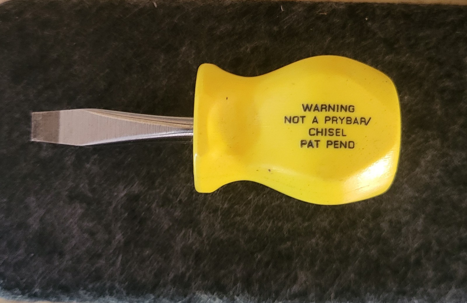 SNAP ON TOOLS – Flat Tip Stubby Screwdriver Yellow Hard Handle # SDD1 USA