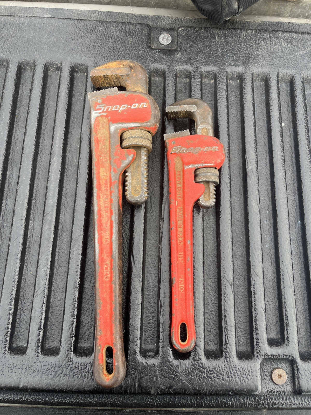 Snap On TOOLS 2PC 10 INCH & 14 INCH PIPE WRENCHES