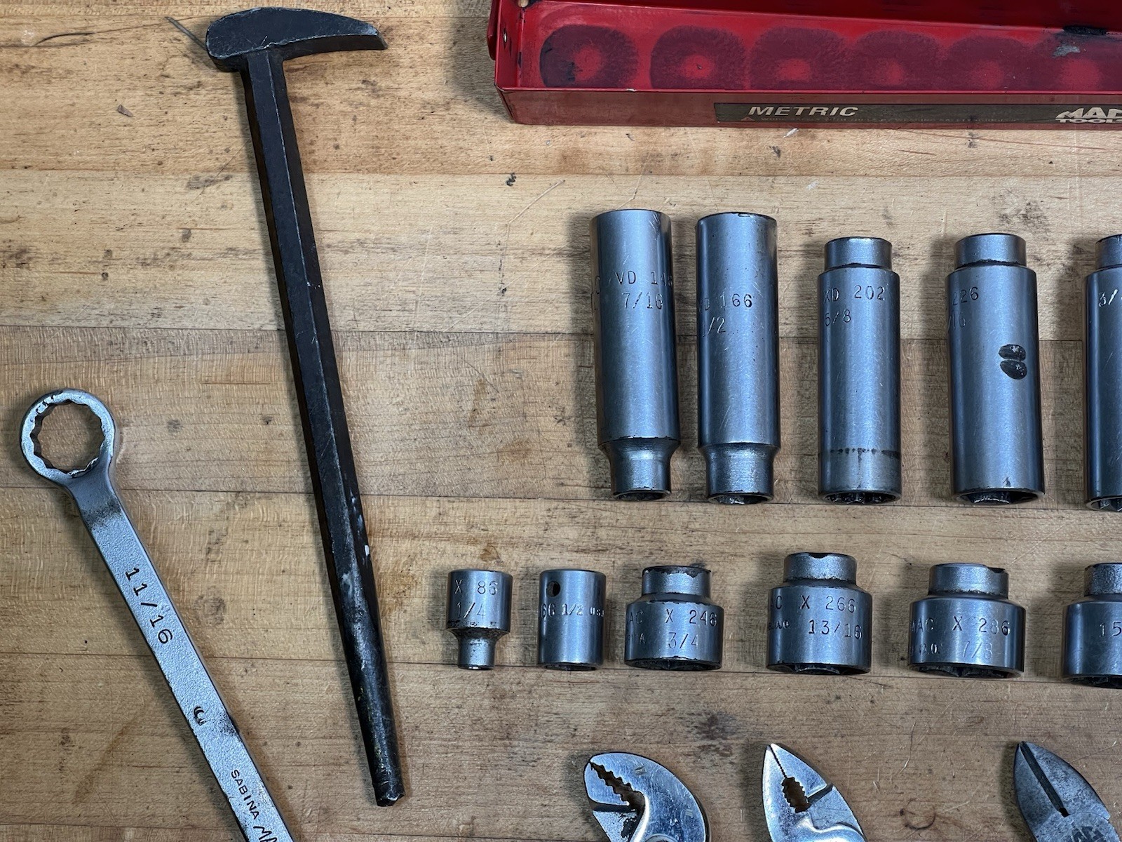 Lot of 25 pc. MAC Tools – Wrenches, Sockets Pliers, Pry Bar, Socket Rack – USA