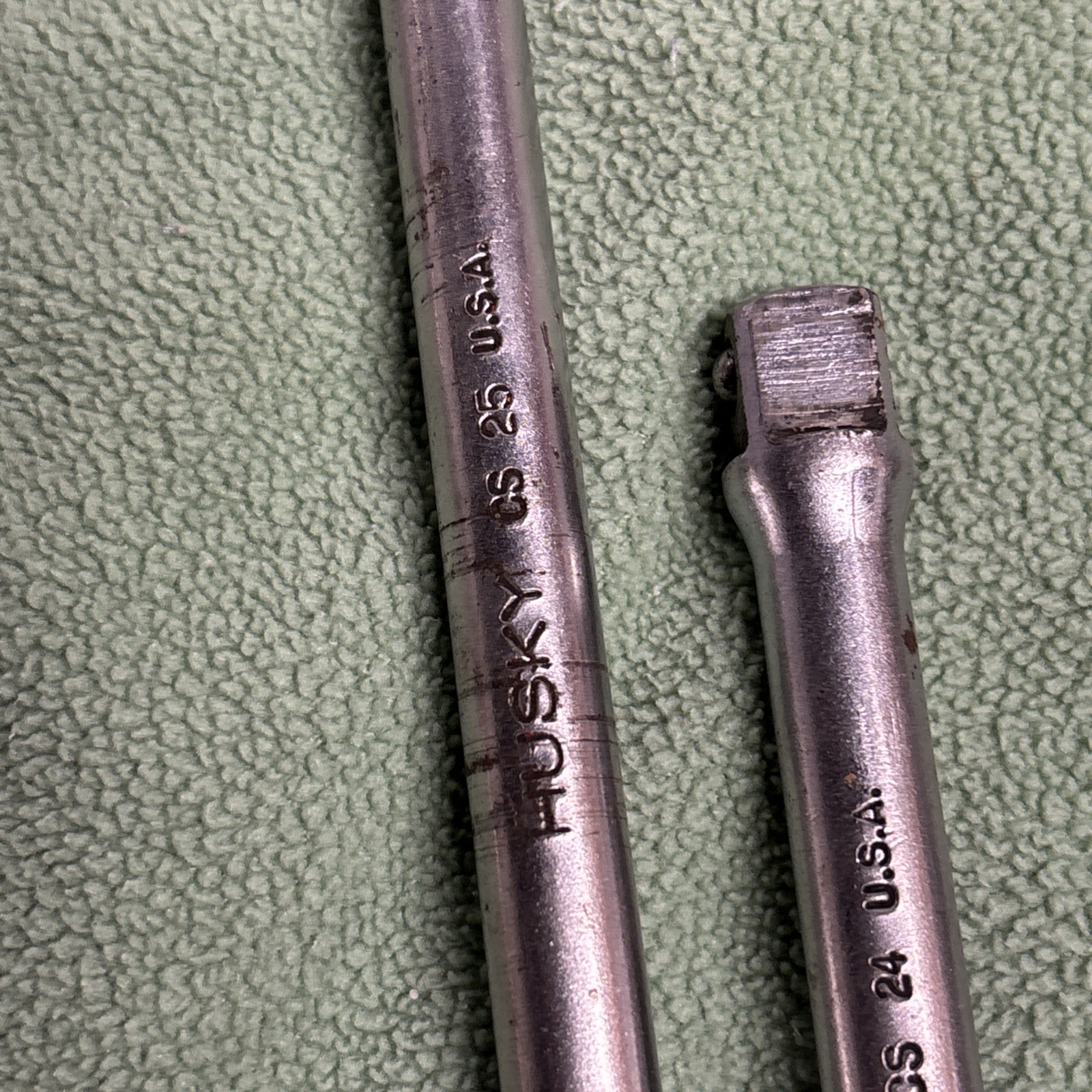 Vintage Husky CS-43 1/2″ Drive 10″ ~ Knurled Handle Ratchet. Plus Sockets Extras