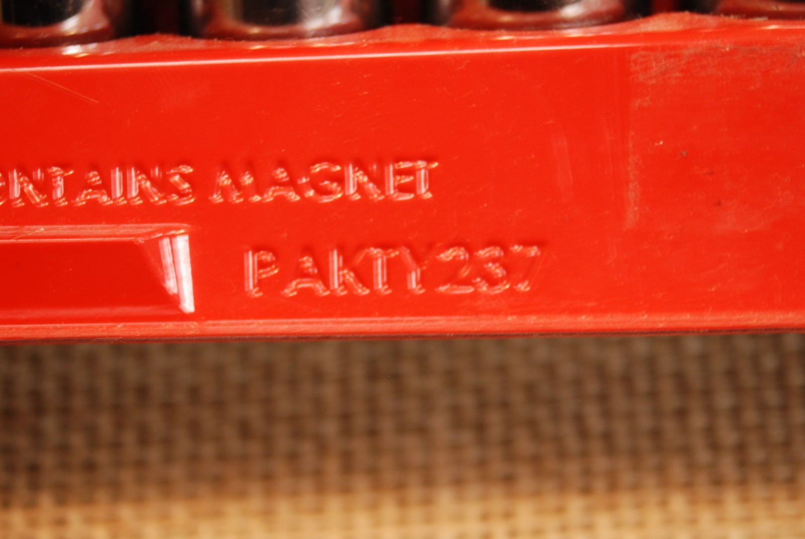 Snap-On PAKTY237 11pc Deep Well Socket Set W/ Mag Tray 1/4 – 7/8 – 3/8 drive