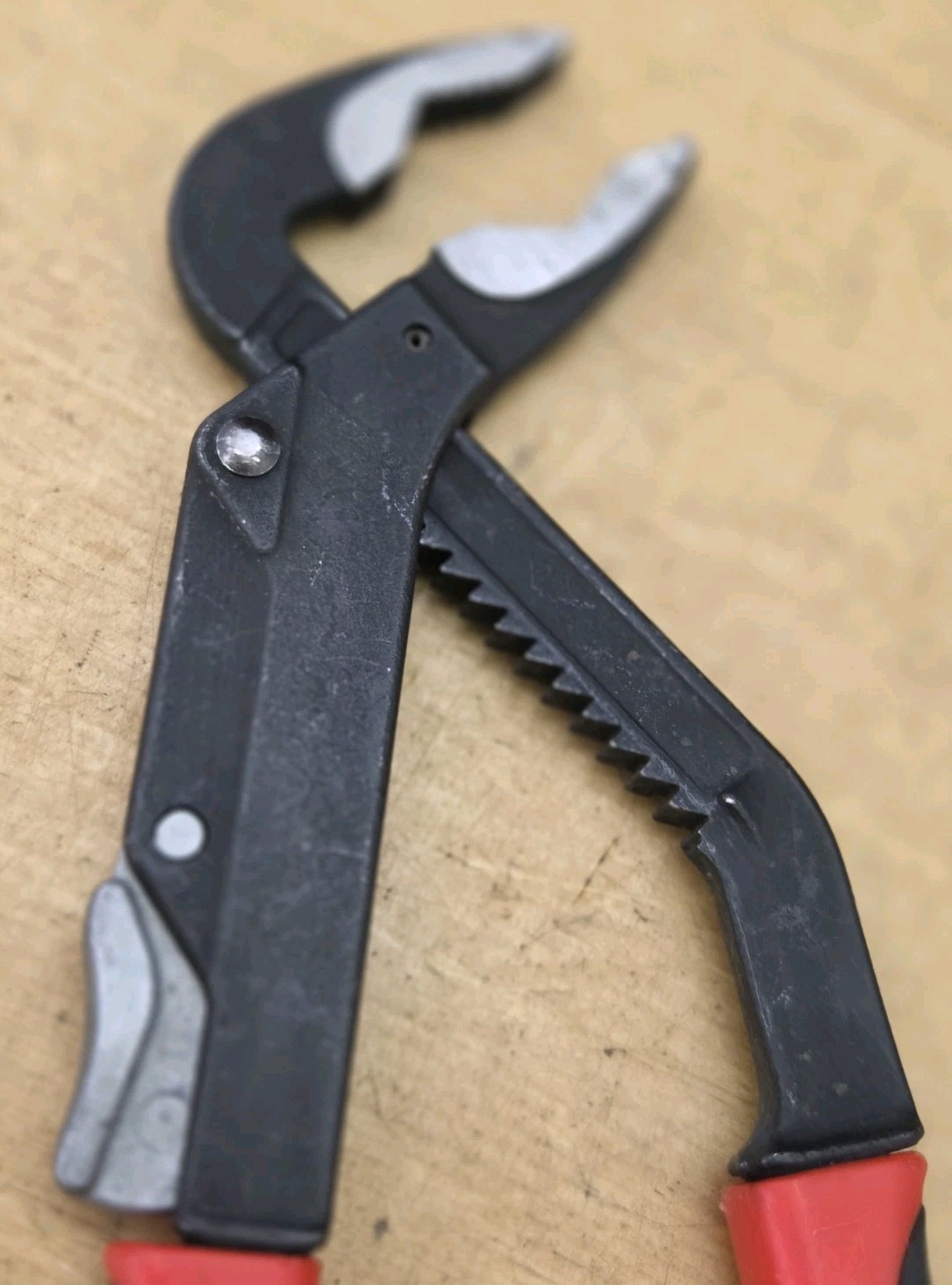 New Blue Point AP10 – 10″ Long Soft Grip Push Button Adjustable Joint Pliers
