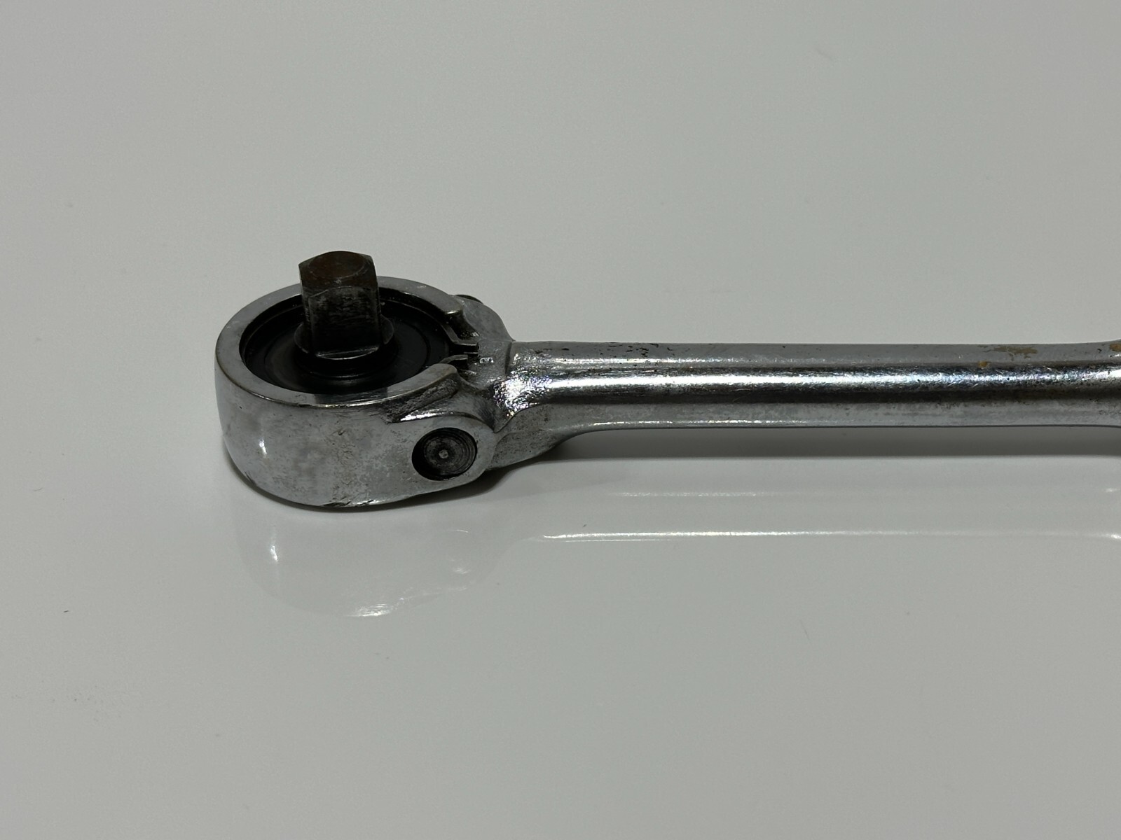 SK Tools USA 3/8″ Drive Push Button Switch Ratchet – Knurled Grip Handle