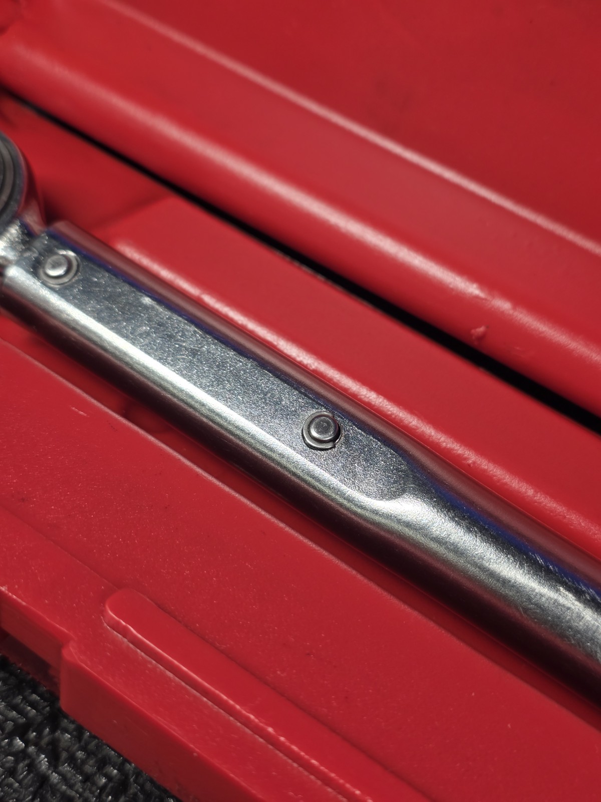 Mac Tools TW250R 3/8″ Drive Click Style Torque Wrench With Case 50-250in. lbs.