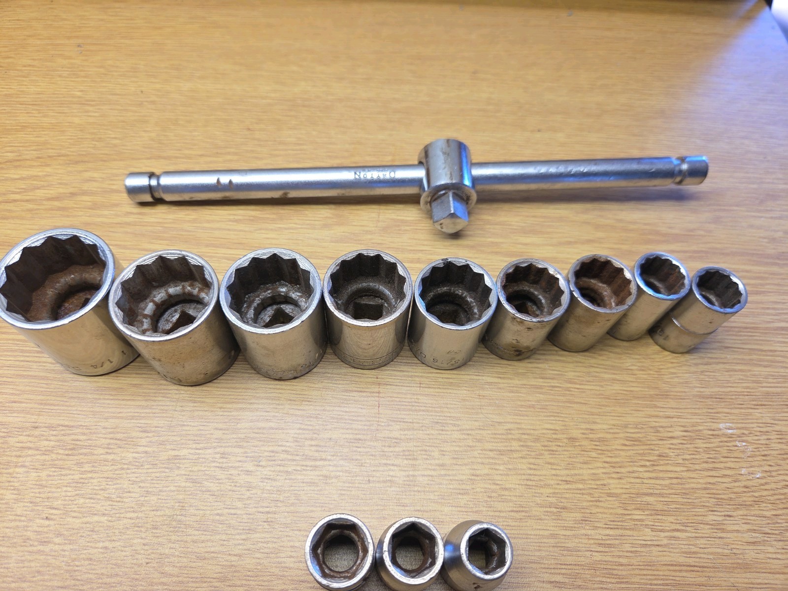 Dayton Sockets And Breaker Bar 1/2″ Drive