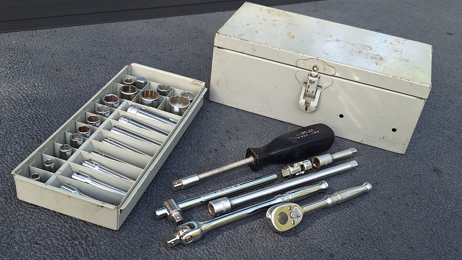 RARE 1968 Snap On R5094 30-pc Small Bolt & Nut 1/4 & 3/8 Socket Set w/GREY Case