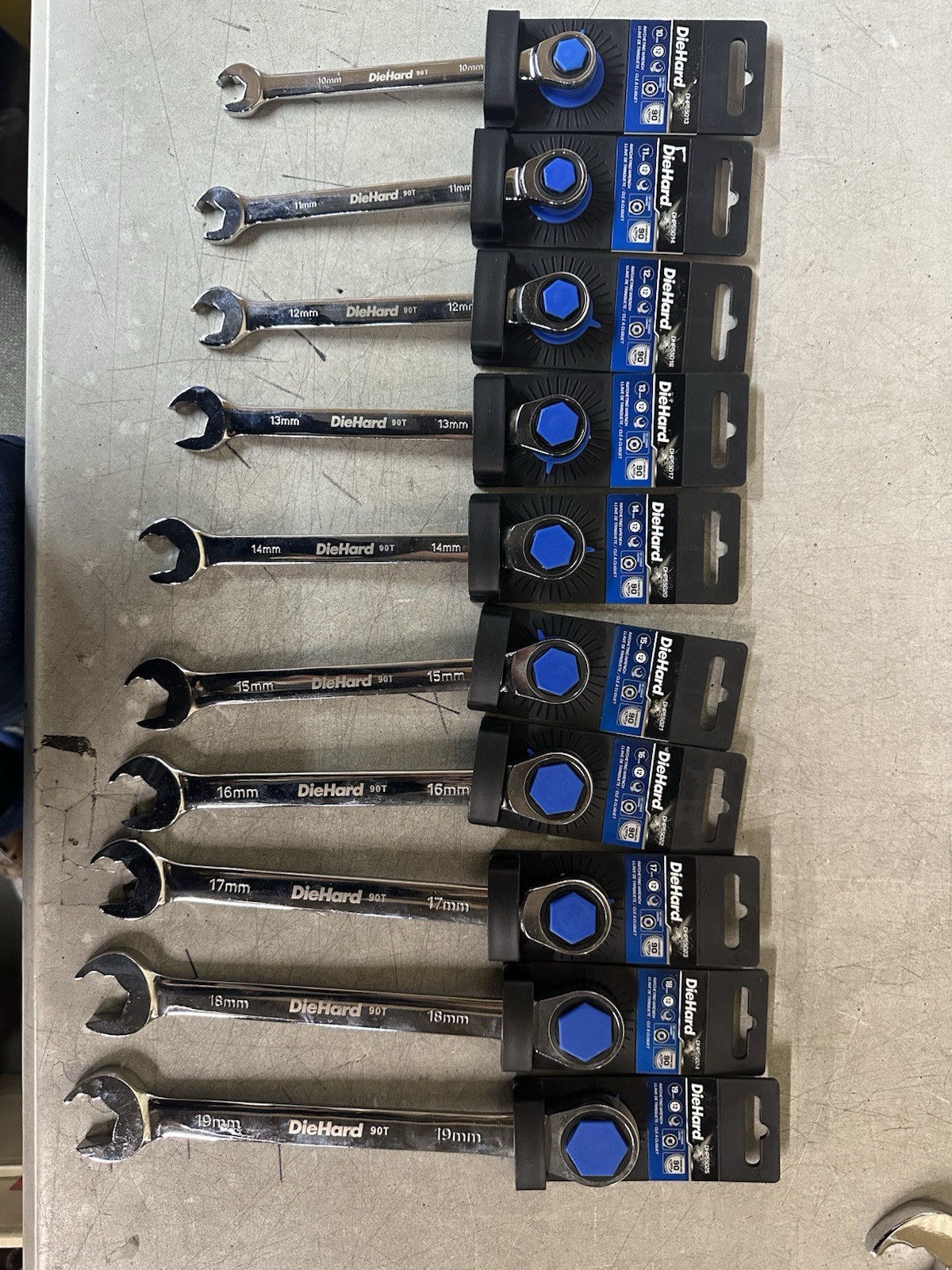 NEW DieHard Ratcheting Wrench 10pc. 10 11 12 13 14 15 16 17 18 MM PN In Descript