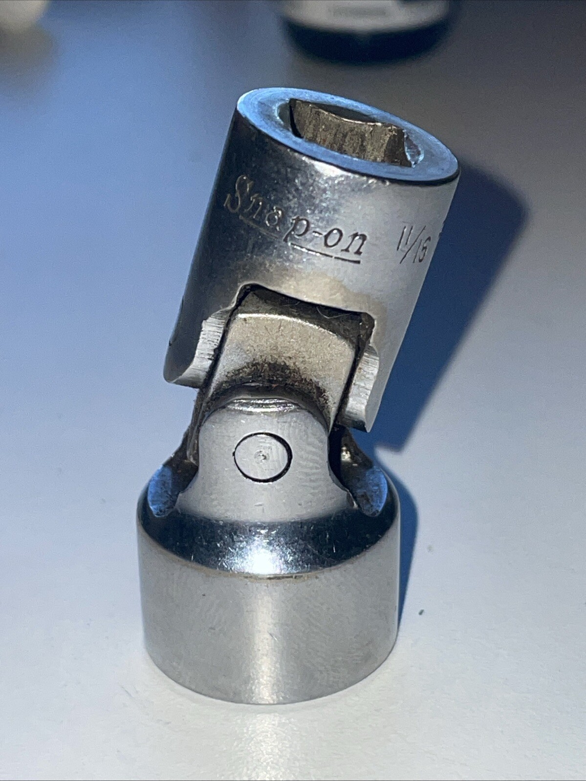 Snap-On Tools USA 3/8″ Drive 12 Point SAE 11/16″ Universal Swivel Socket FVU22