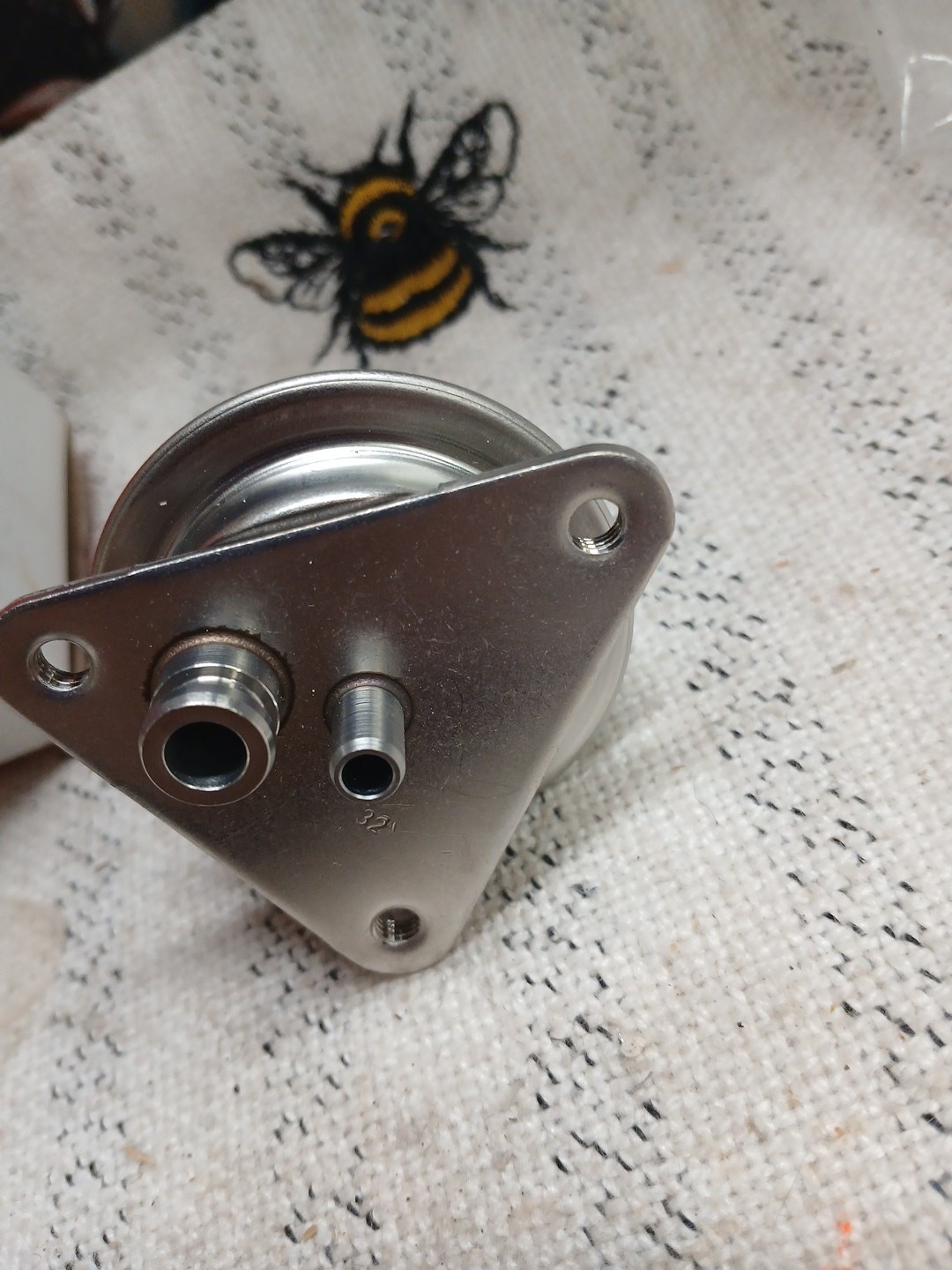 NOS FORD OEM 5.0 Fuel Pressure Regulator Kit F4CZ-9C968-A ~ NEW Complete MUSTANG