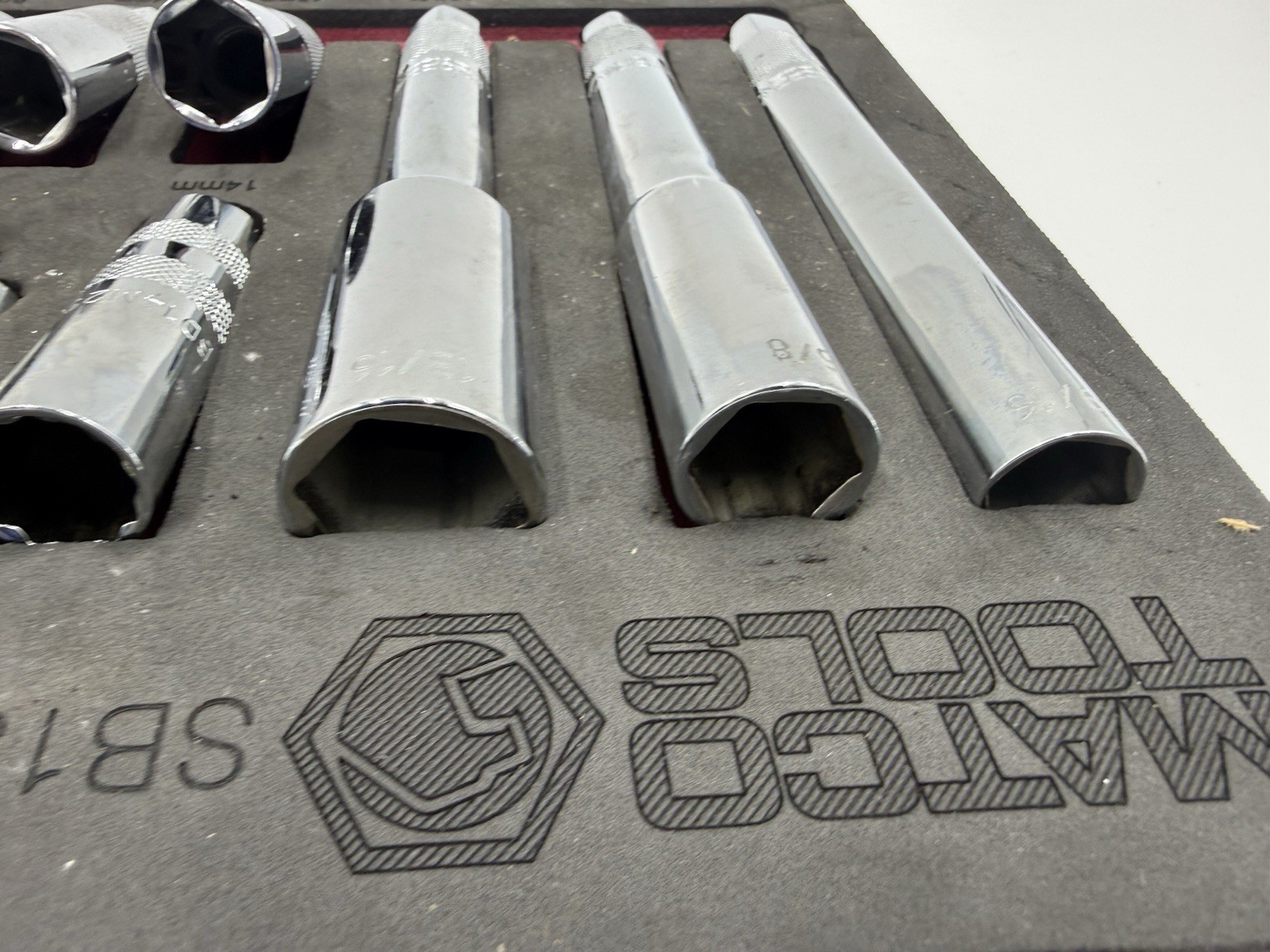 Matco SB13SP 13 Piece 3/8″ Drive 6 Point Spark Plug Socket Set W/ Foam Tray