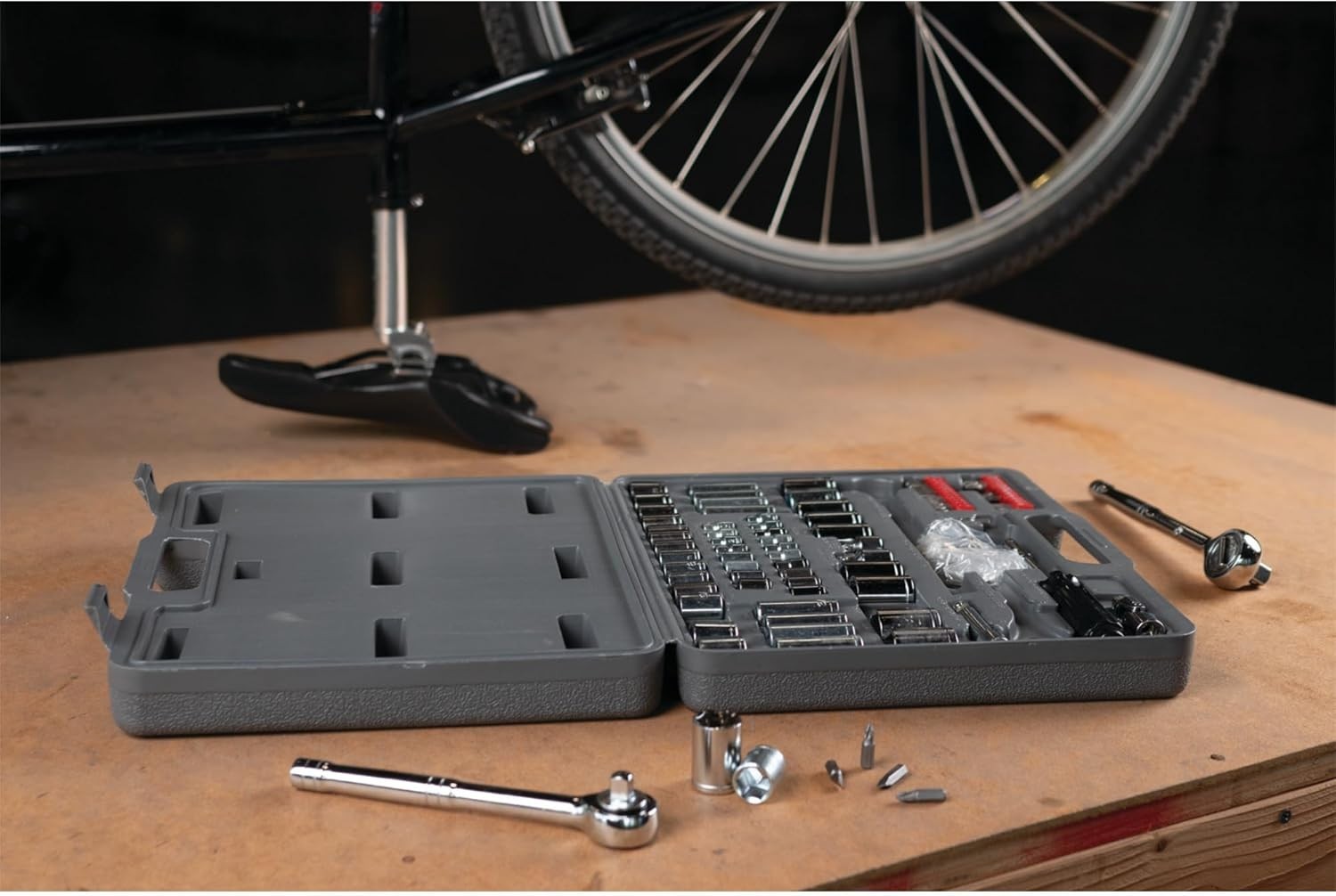 100-Piece Professional Socket and Bit Set – SAE/Metric Ratchet Collection
