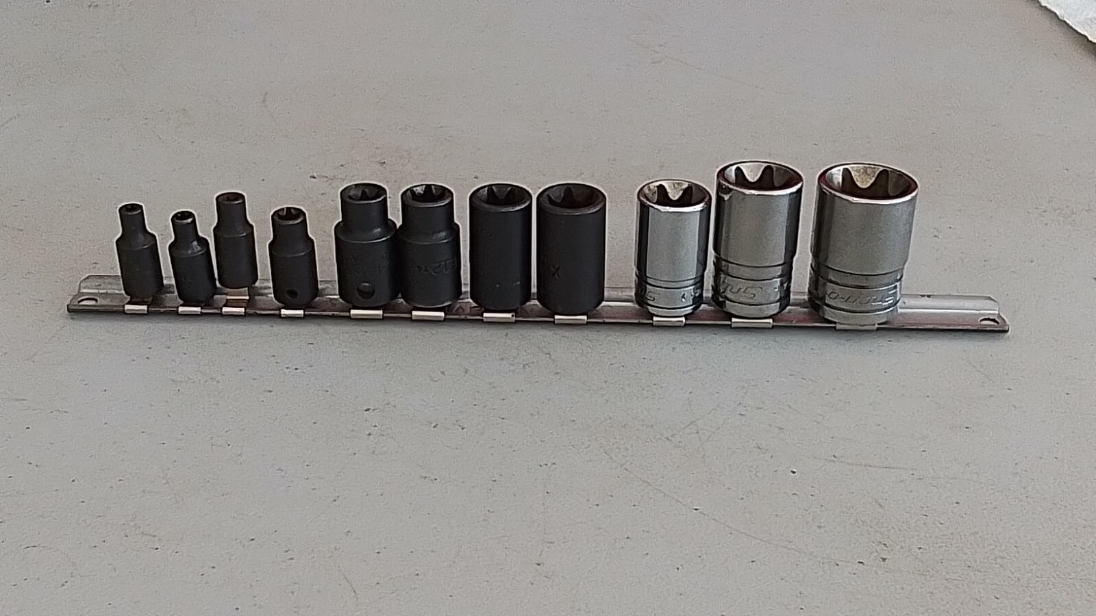 SNAP ON&MAC METRIC 11 PI. INVERTED TORX SOCKET SET E4,5,6,8,10,12,14,16,18,20,24
