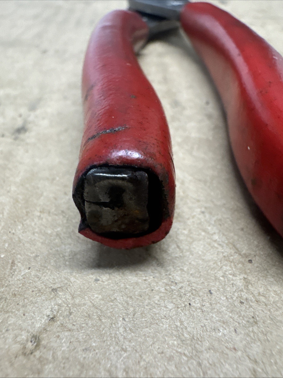 SNAP ON TOOLS USA 137ACF RED 8″ Soft Grip Combo Slip Joint Pliers w/ Cutter