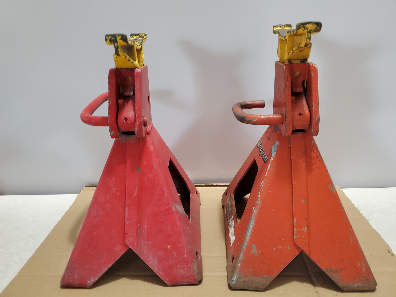 SNAP-ON USA – 2 Ton Vehicle Jack Stands ~ Colors NOT identical ~ SEE PHOTOS
