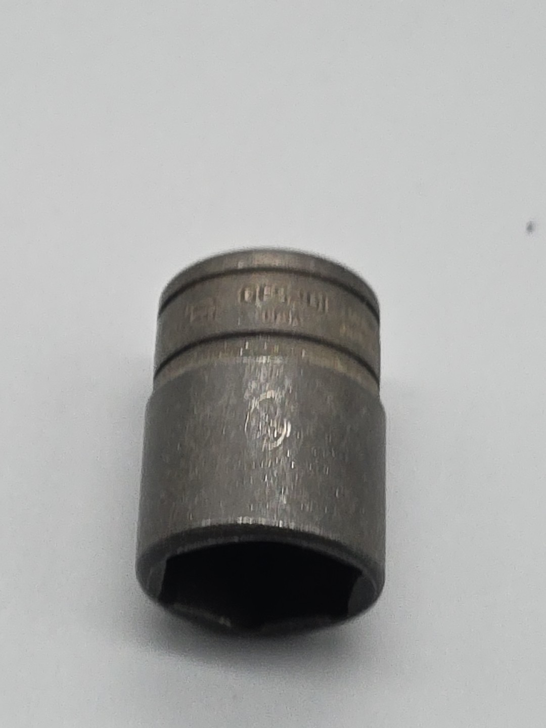 Snap On Tools GFS201 3/8 Dr 12Pt SAE 5/8 Flank Dr Shallow Industrial Socket USA