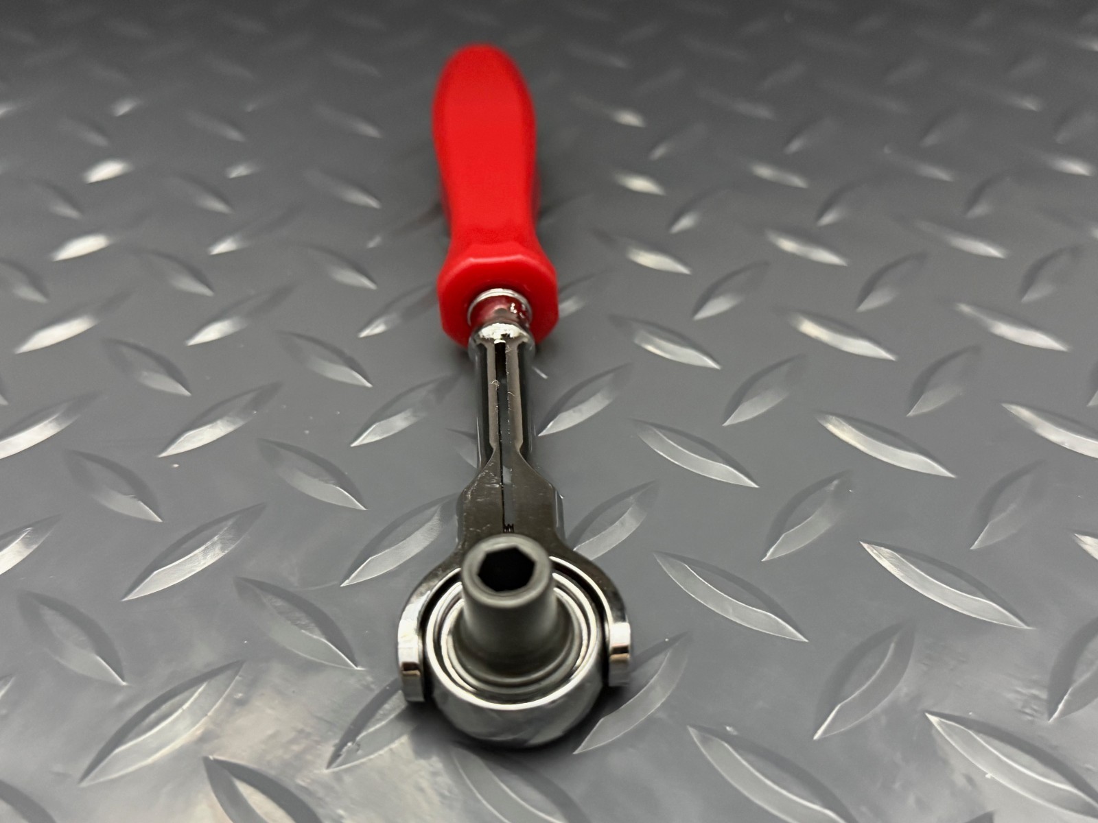 Snap-on Tools RED 1/4″ Hex Drive Round Swivel Head Bit Ratchet THNFDM72 NEW