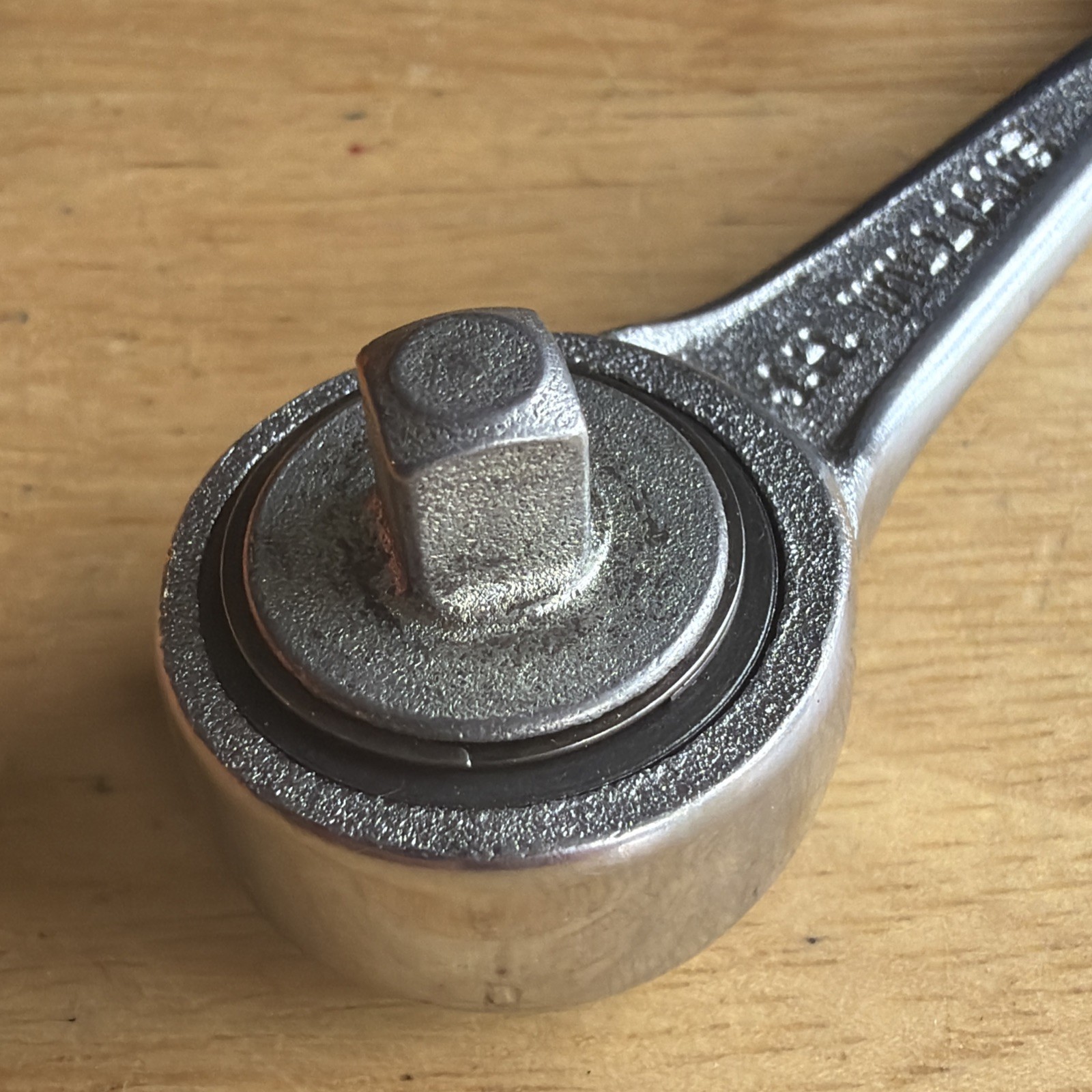 J.H. Williams 5″ Long Ratchet 1/4″ Drive Round Head Knurled Handle M-52 Vtg USA