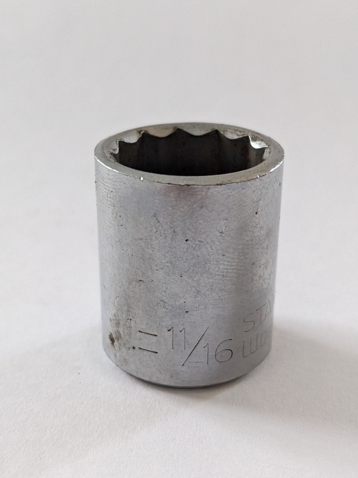 Stanley WorkMaster 86-267, 11/16″, 3/8″ Drive SAE Hand Socket, 12 Point