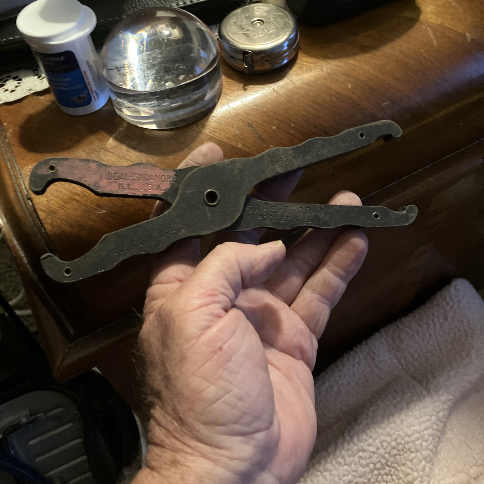 Ideal Industries USA Sycamore, Illinois Safe-T-Grip Pocket Size Fuse Puller