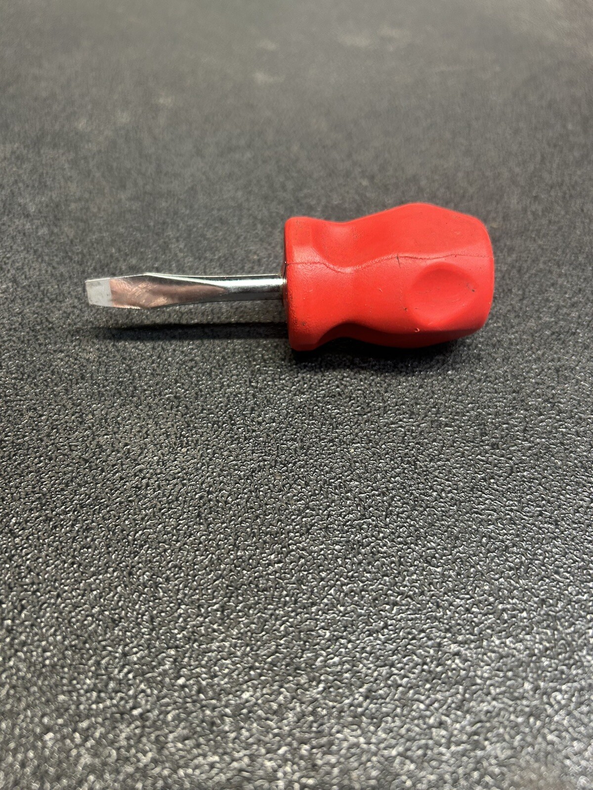 Snap-on Tools SHD1 – Stubby Mini Flat Head Screwdriver Red Hard Handle USA