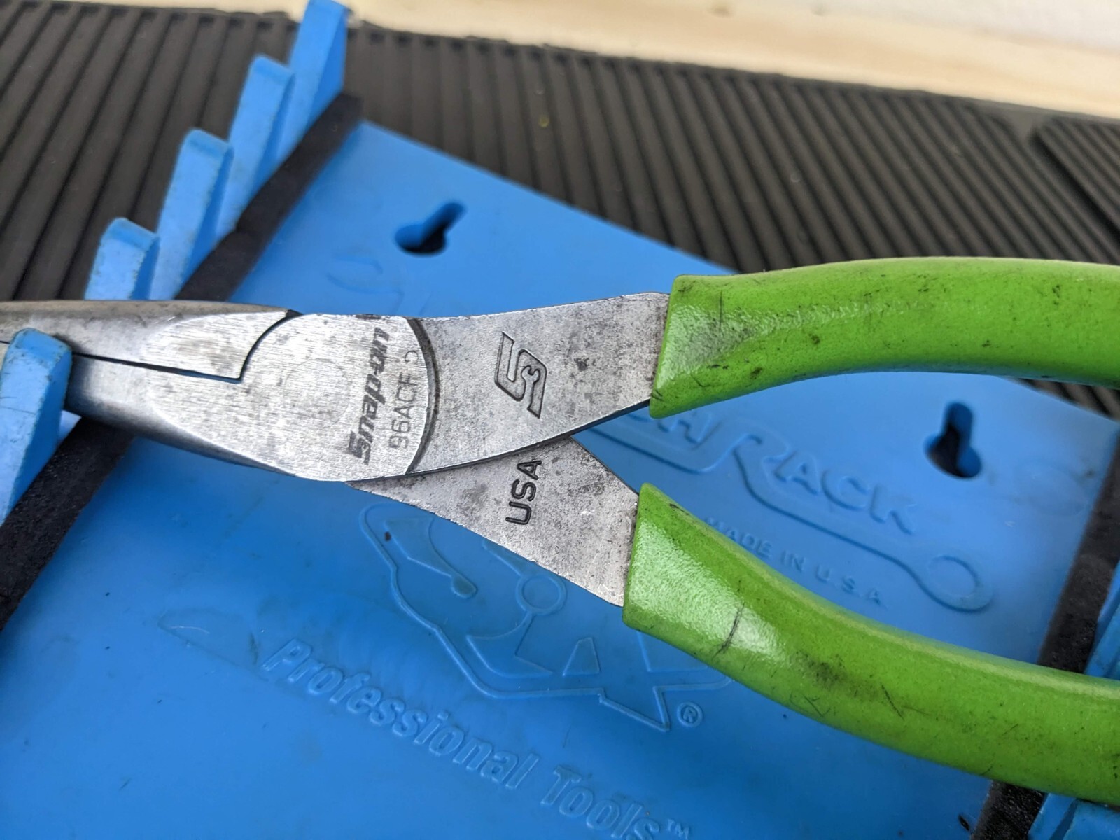 #at882 Snap On 96ACF – 8″ Talon Grip™ GREEN NEEDLE Nose Pliers
