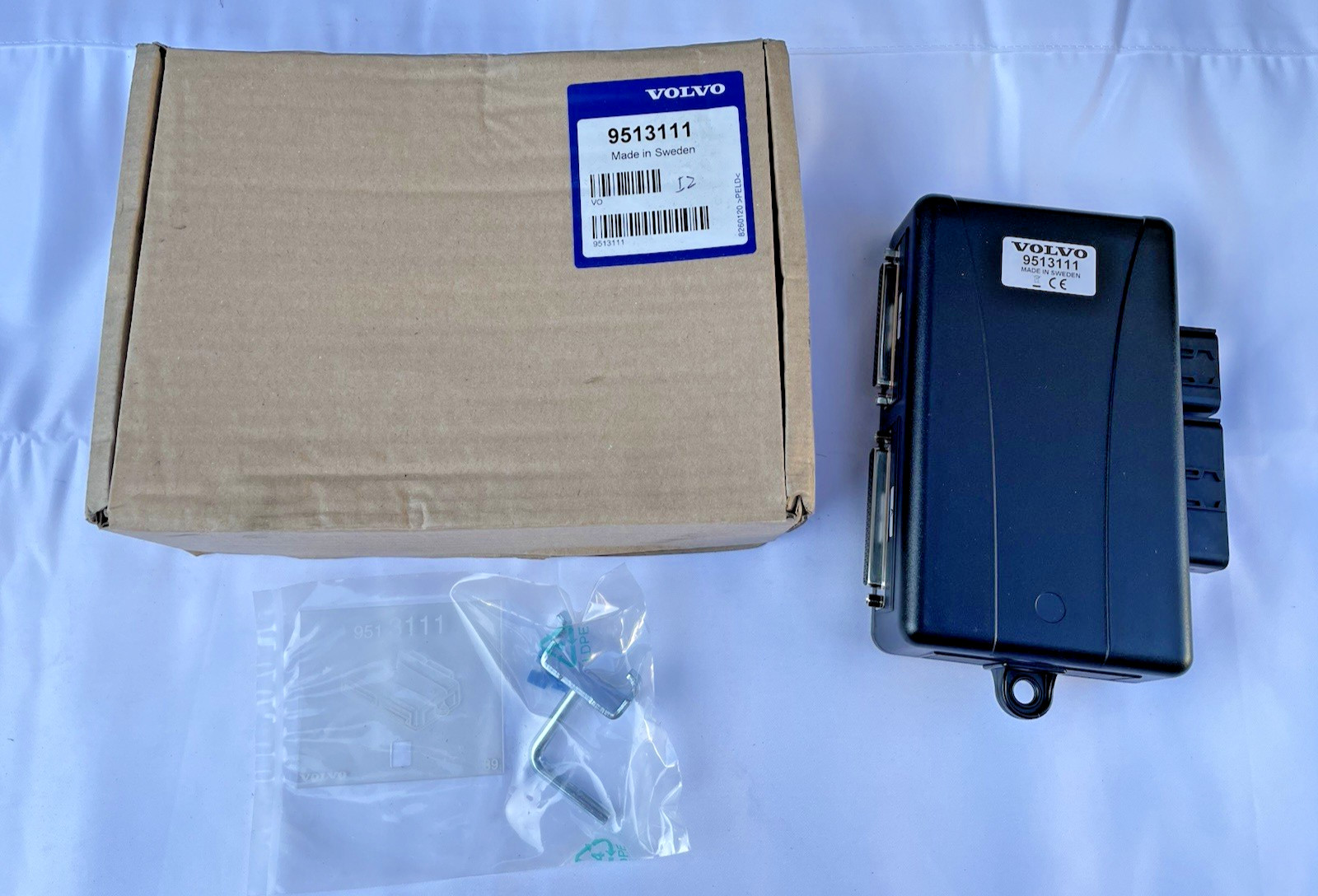 Volvo SRS Supplementary Restraint System Adaptor 9513111 Genuine New