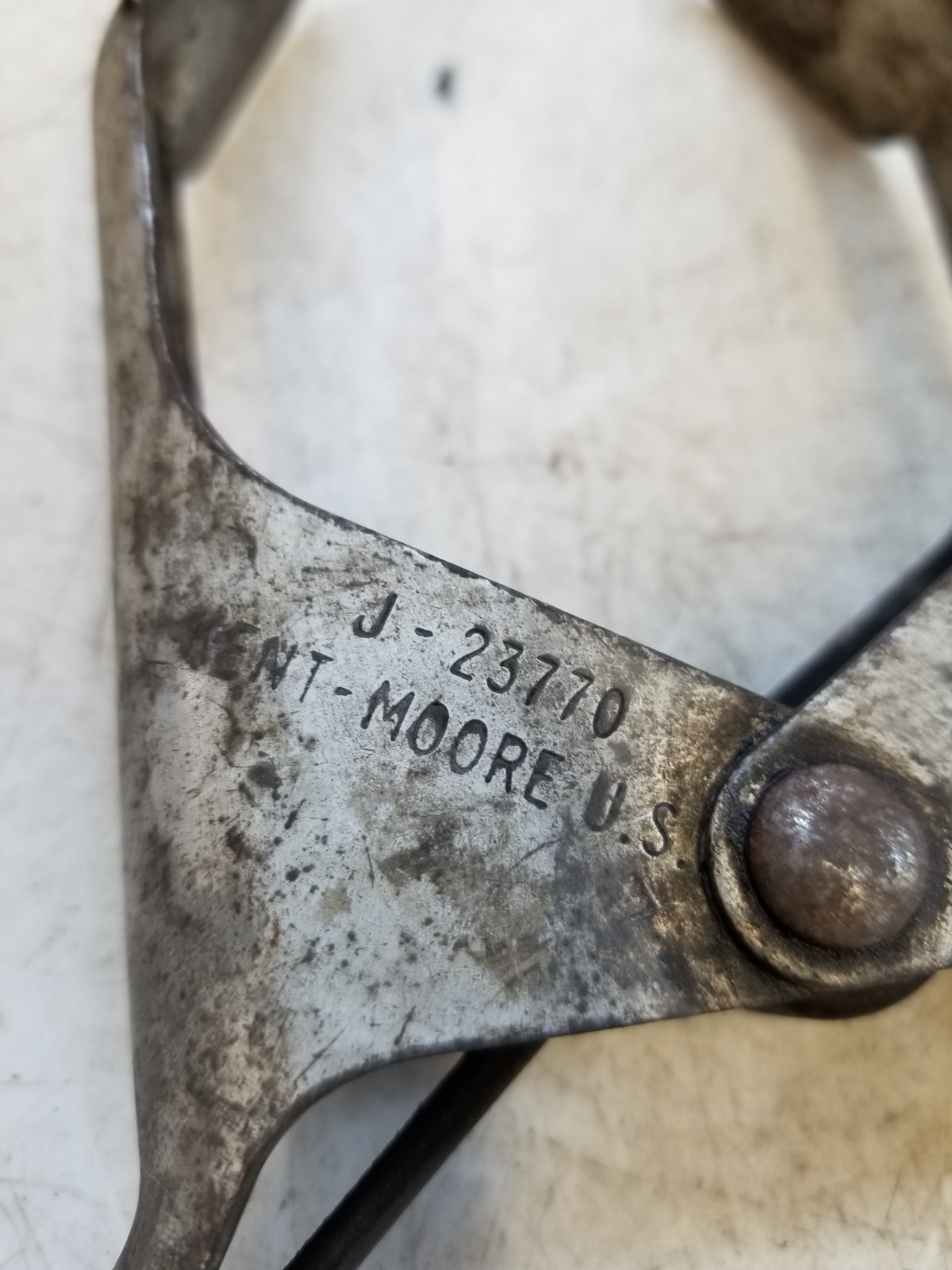 * Kent-Moore J-23770 Brake Tool Valve Pin Depressor