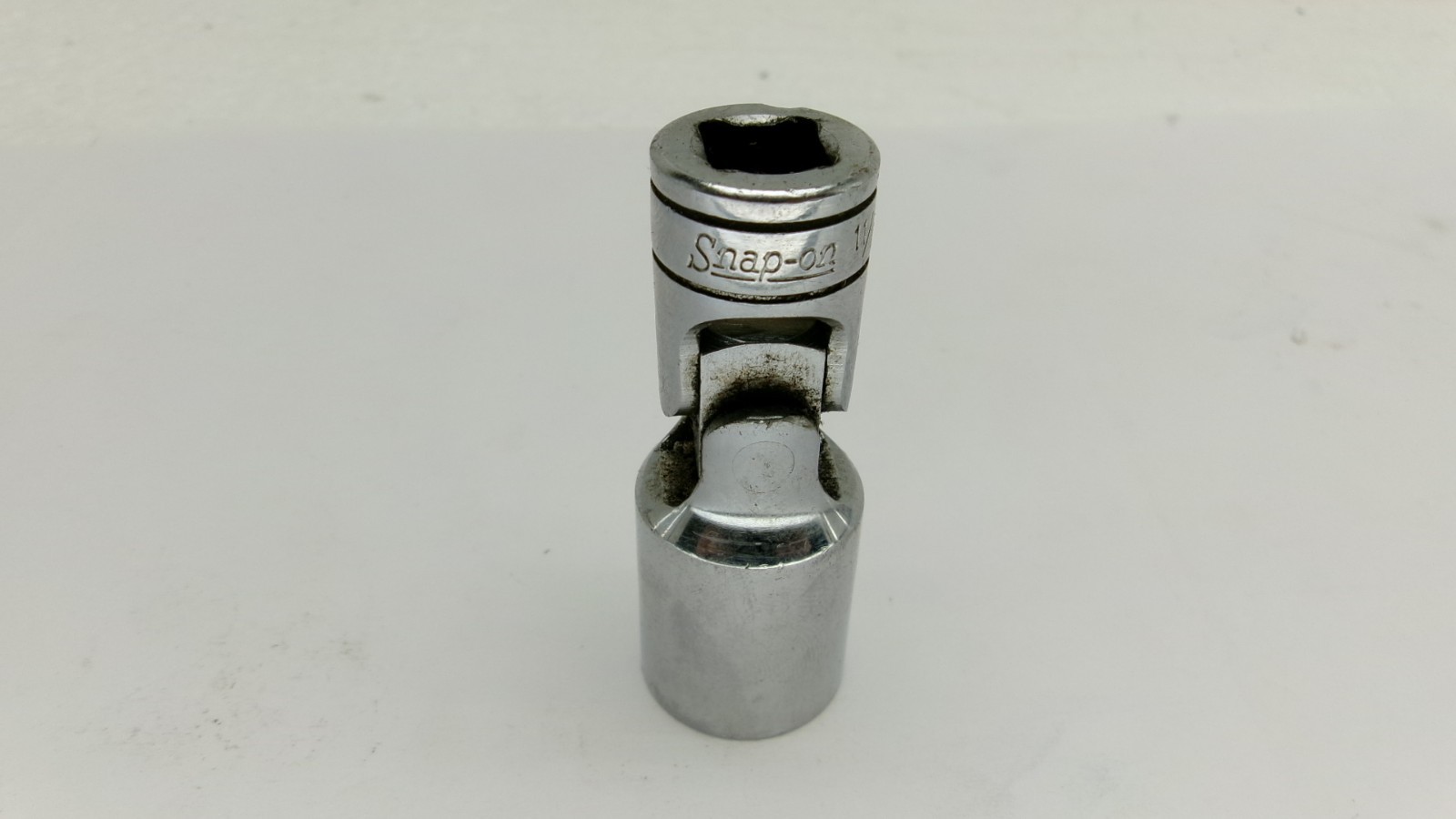 Snap-on tools USA 38 drive 11/16″ SAE Semi Deep Swivel Socket FSU22 Nice!