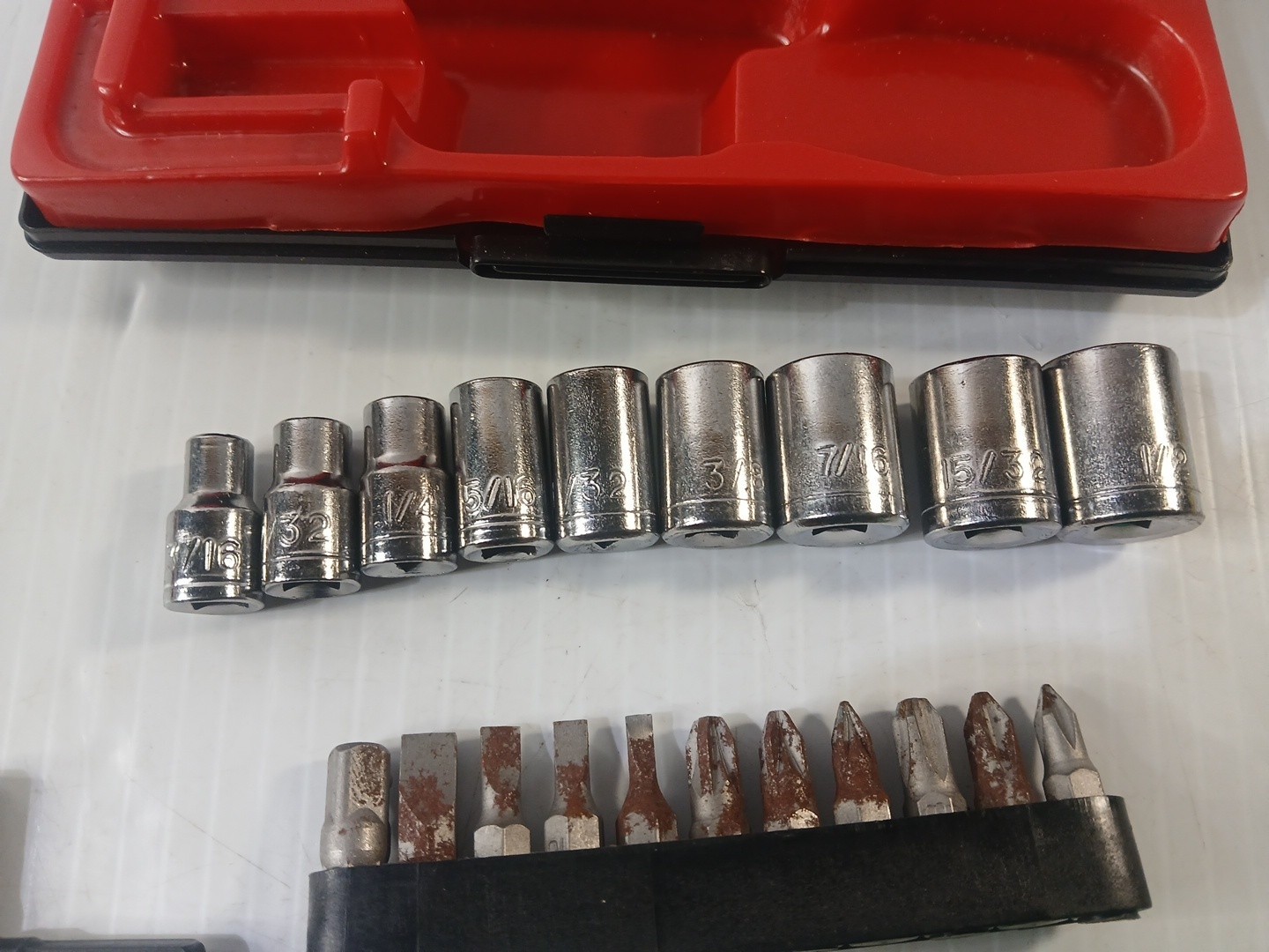 22 Piece Set Tools Socket, Multiple Bits With Attachment Handle Pre-owned