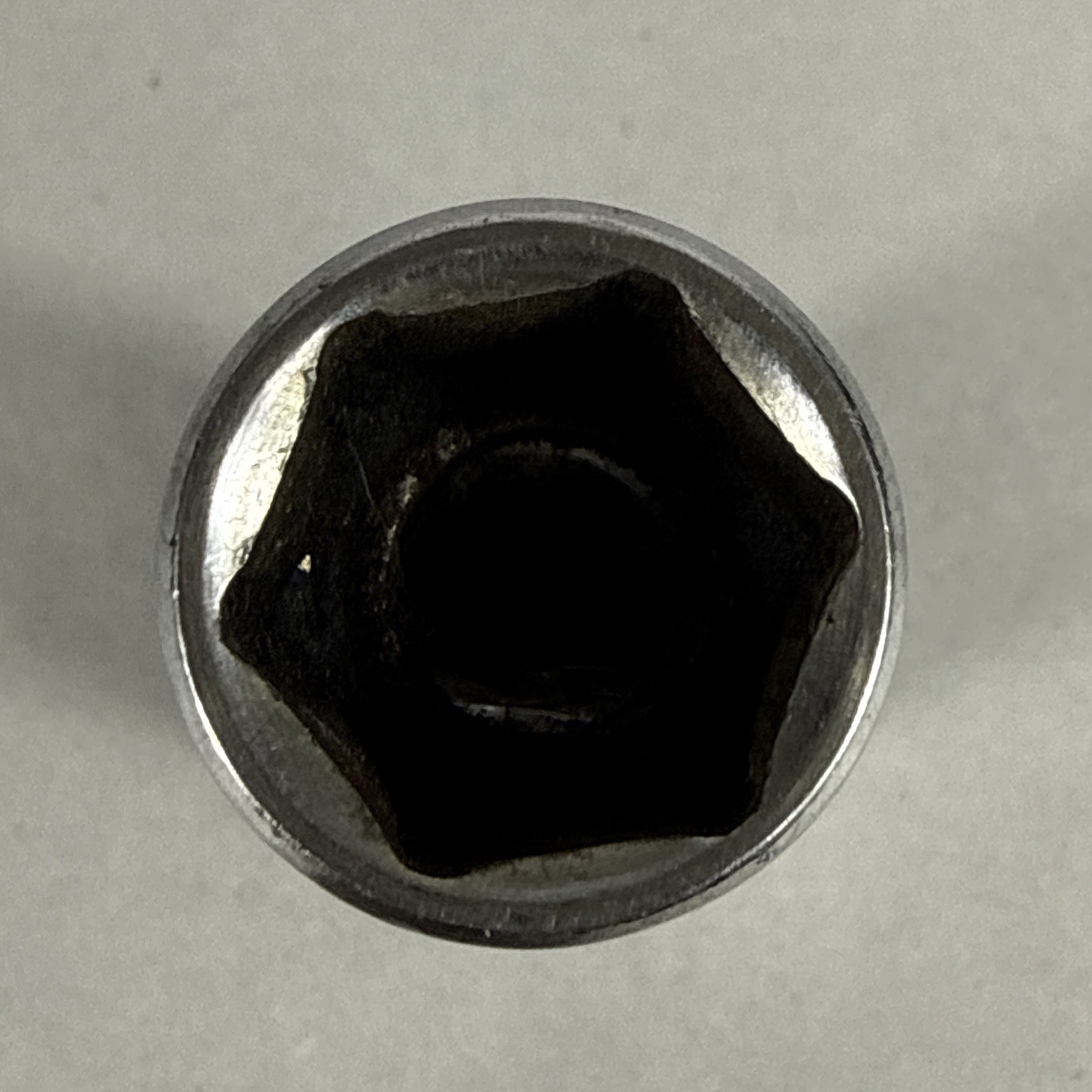 MAC Tools XU186R – 9/16″ 6pt 3/8″ Drive Swivel Socket