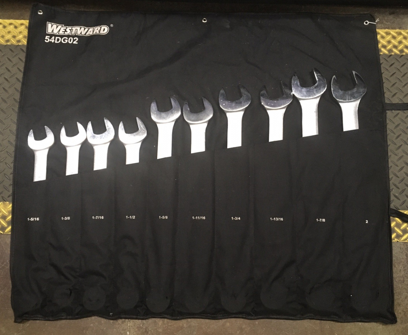 Westward 54DG02 Ratcheting Wrenches Set of 10 20″-26″ w/ Canvas Storage Bag