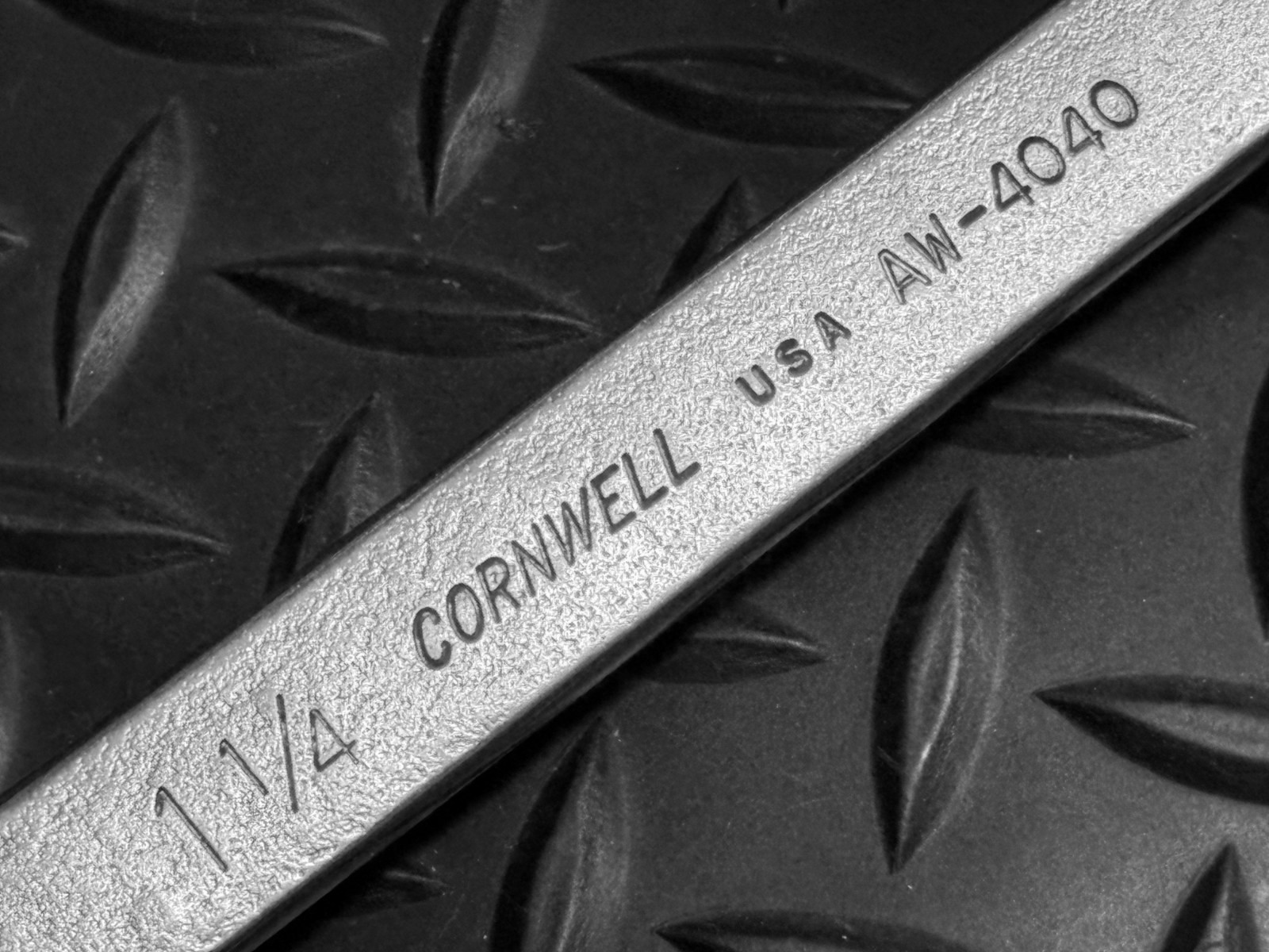 Cornwell Tools USA 1-1/4″ Angle head open end service wrench SAE AW-4040 USA