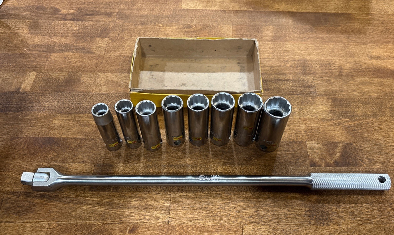 Vintage 1965 P&C 12-Point 1/2″ Deep Socket Set 8 Piece + Breaker Bar – NEW NOS