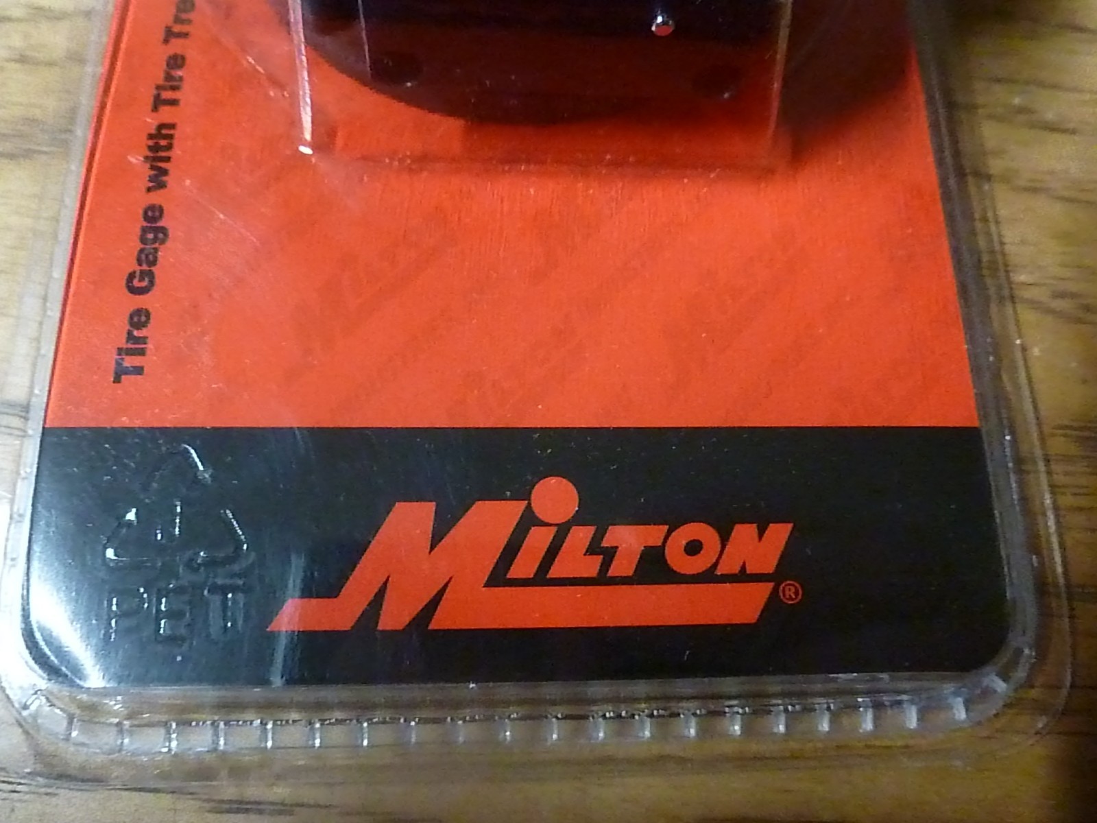 NEW IN PACKAGE Milton S-934 Dial Tire Gauge, 0-120 PSI – 2 lb increments