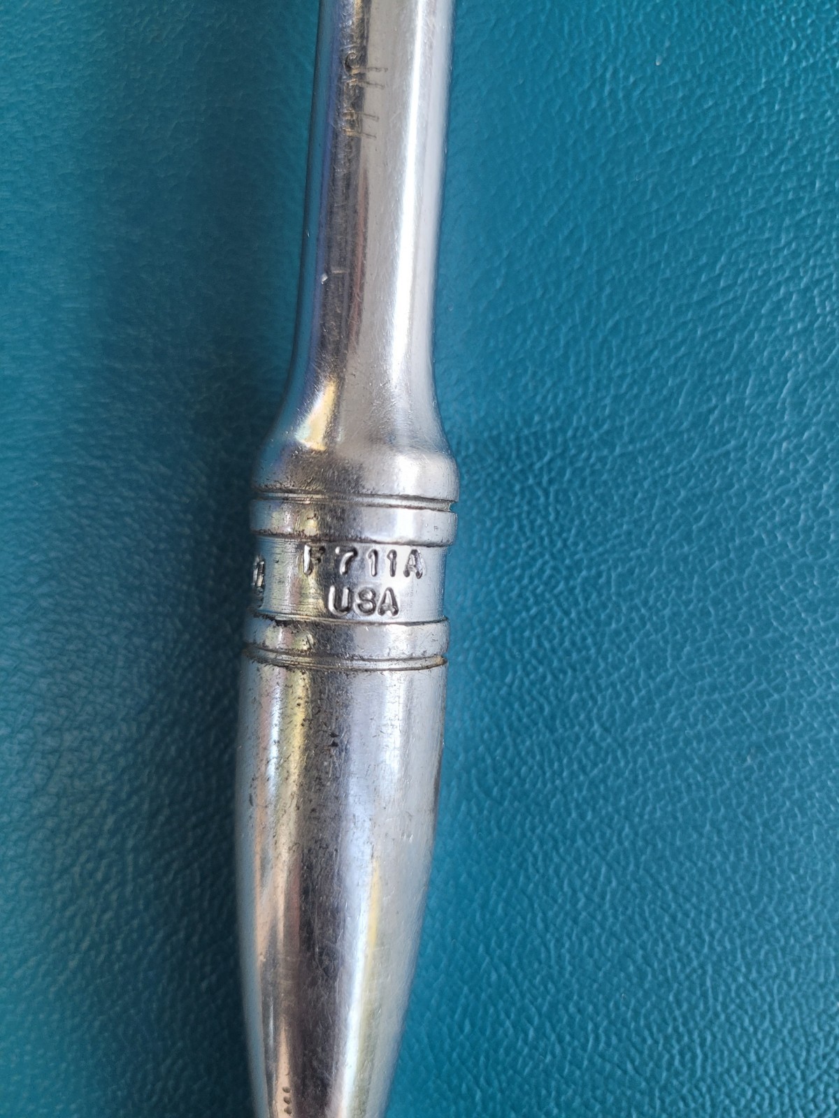 Snap-On Ratchet 3/8″ Drive 11″ Standard Grip Flex Head. F711A