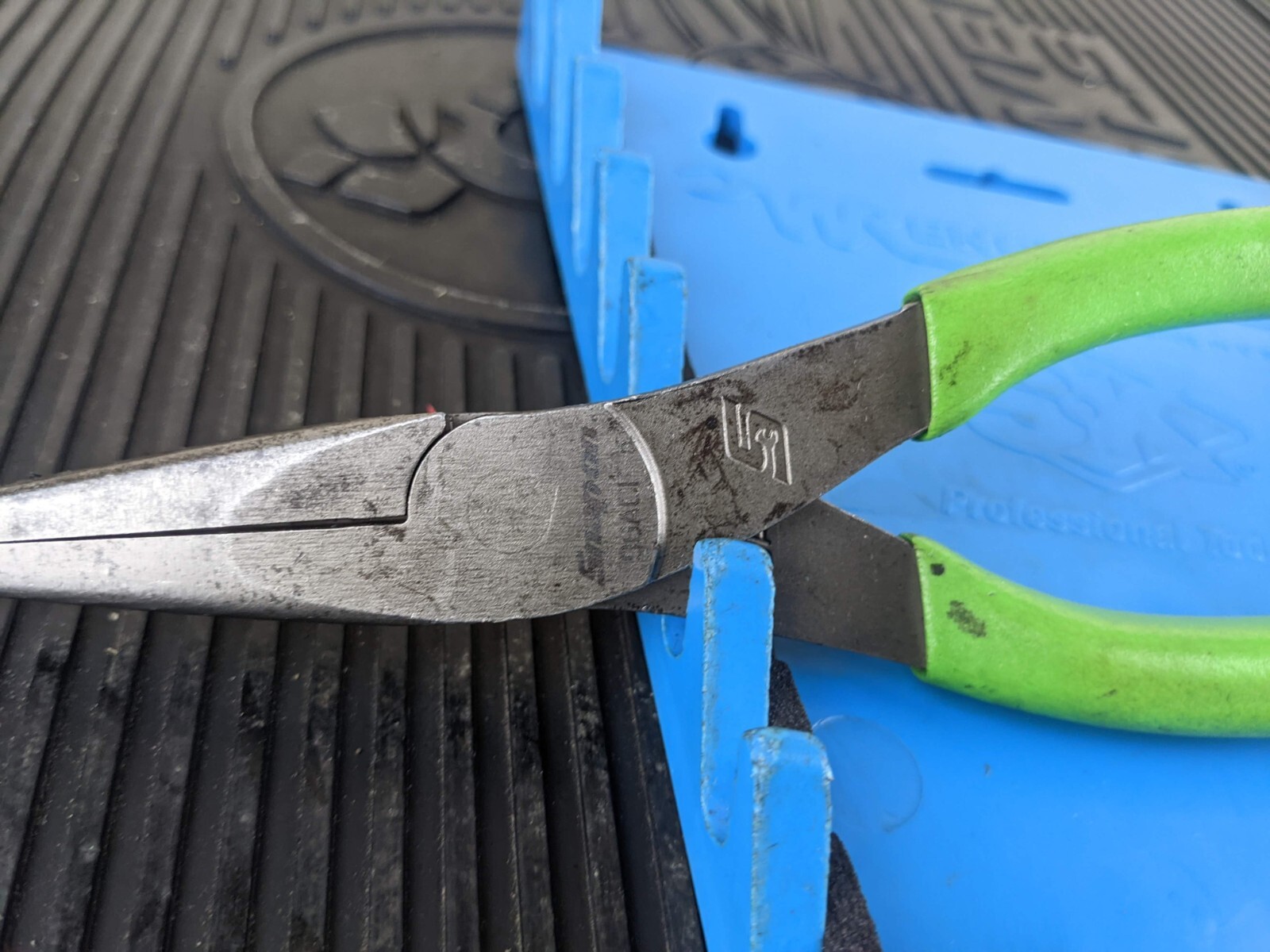 #at881 Snap On 96ACF – 8″ Talon Grip™ GREEN NEEDLE Nose Pliers
