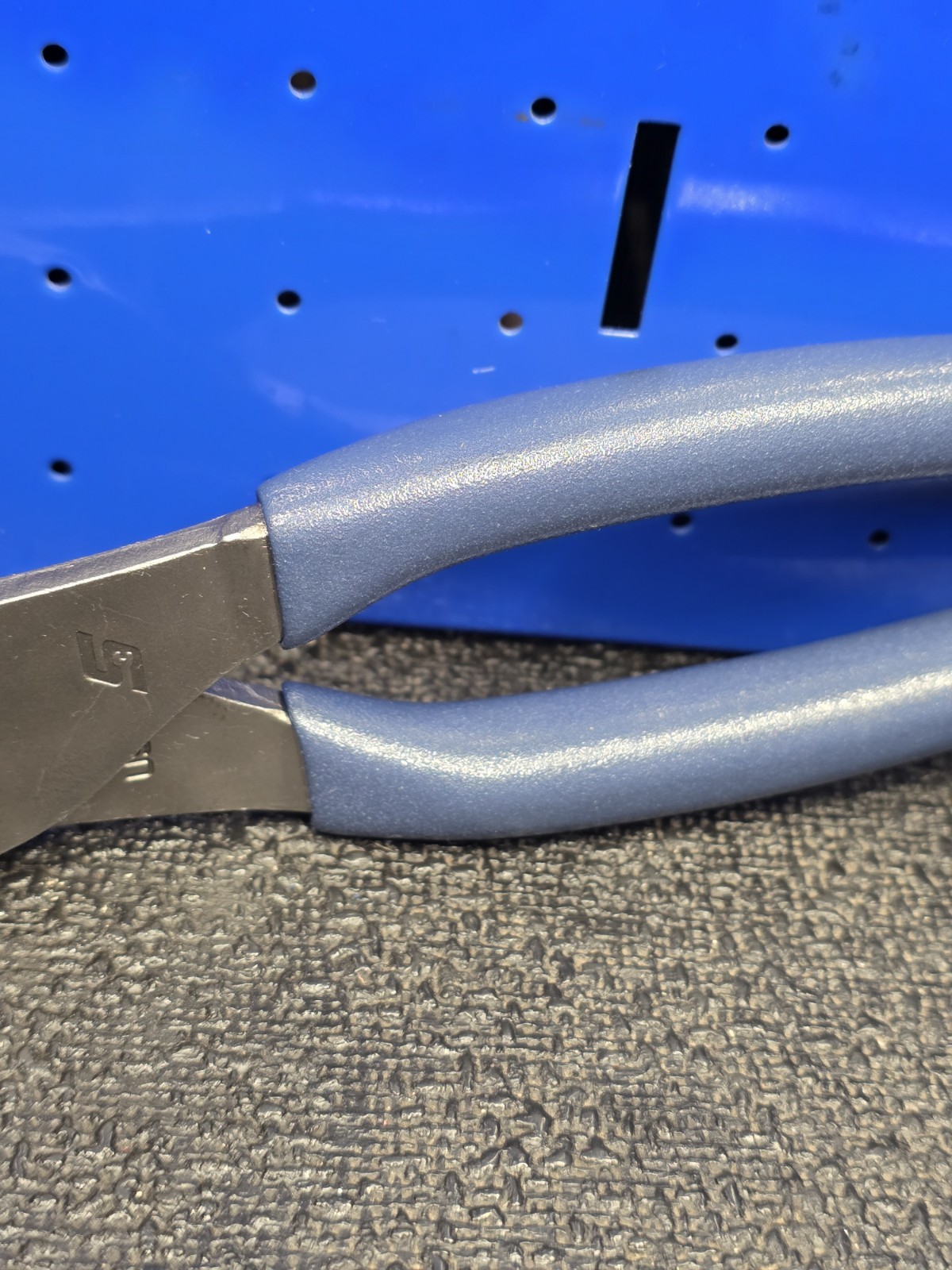 Snap-on LN47ACFMB Power Blue 9″ Soft Grip Long Nose Slip Joint Pliers NICE