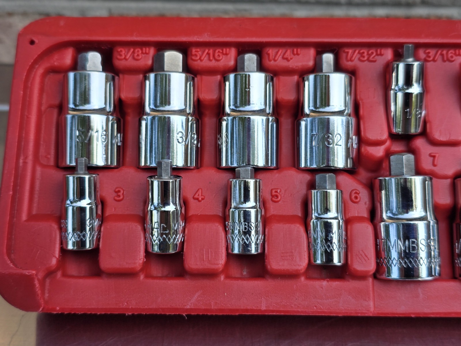 Mac Tools 3/8″ & 1/4″ Drive SAE and Metric Stubby Hex Bit Set, Part# SXASS16PT