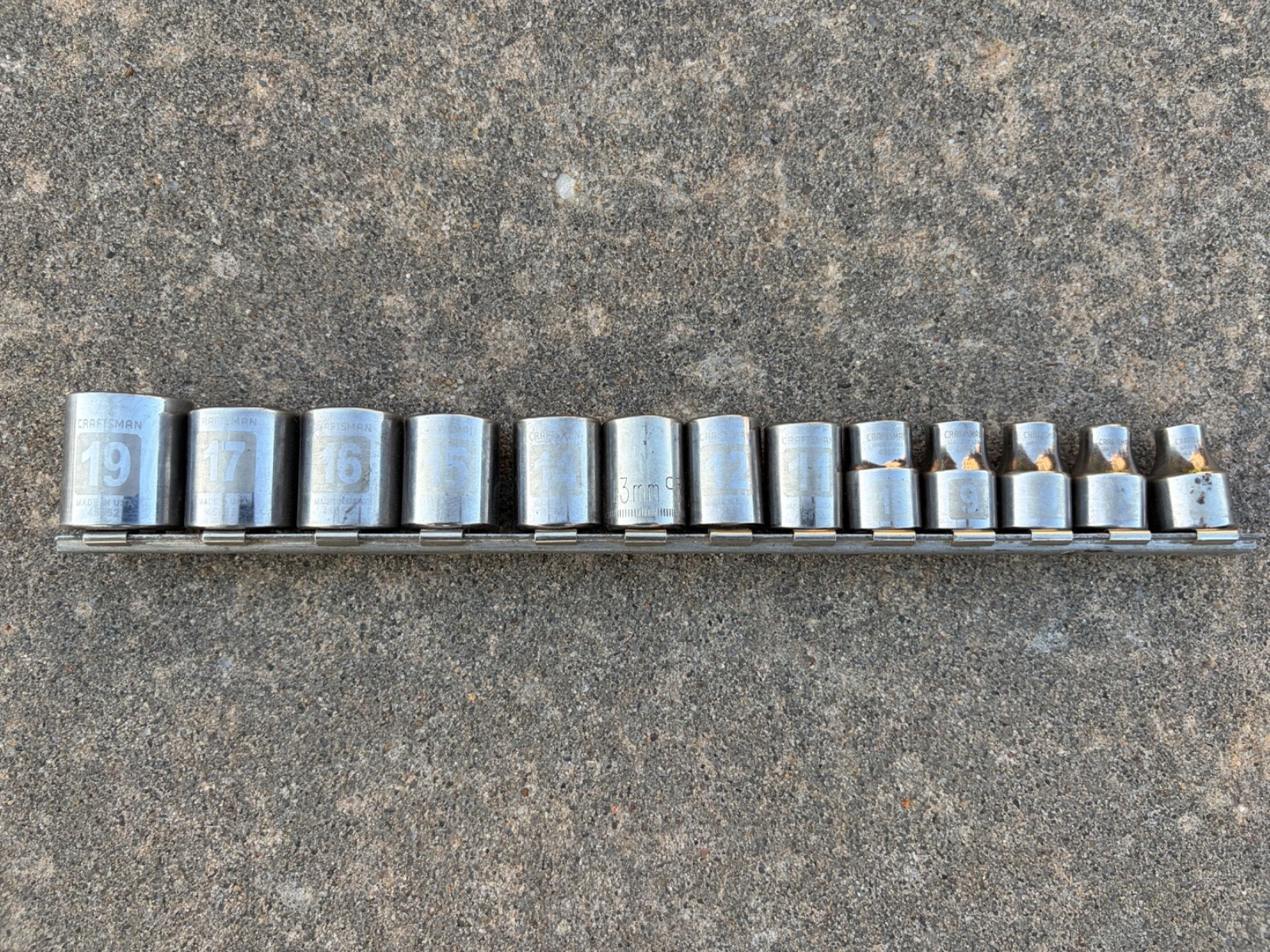 Craftsman 6-19mm 13pc 6pt 3/8” Dr Easy Read Socket Set w/rail USA (Read)
