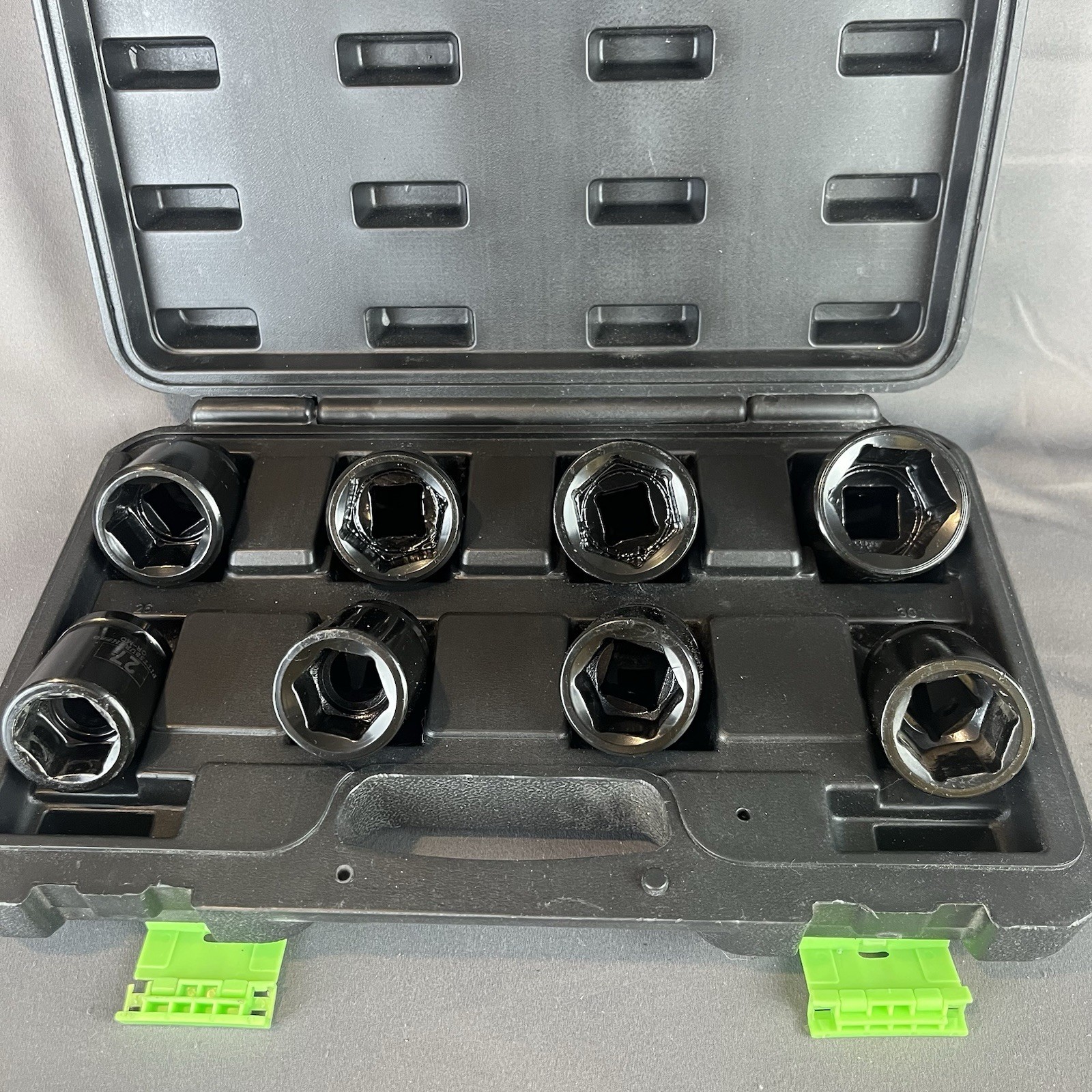 Pittsburgh 8 Piece Metric 3/4″ Drive Socket Set 26,27,29,30,32,35,36,38 mm 6 Pt