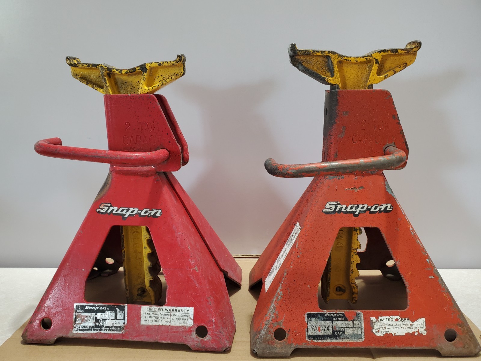 SNAP-ON USA – 2 Ton Vehicle Jack Stands ~ Colors NOT identical ~ SEE PHOTOS