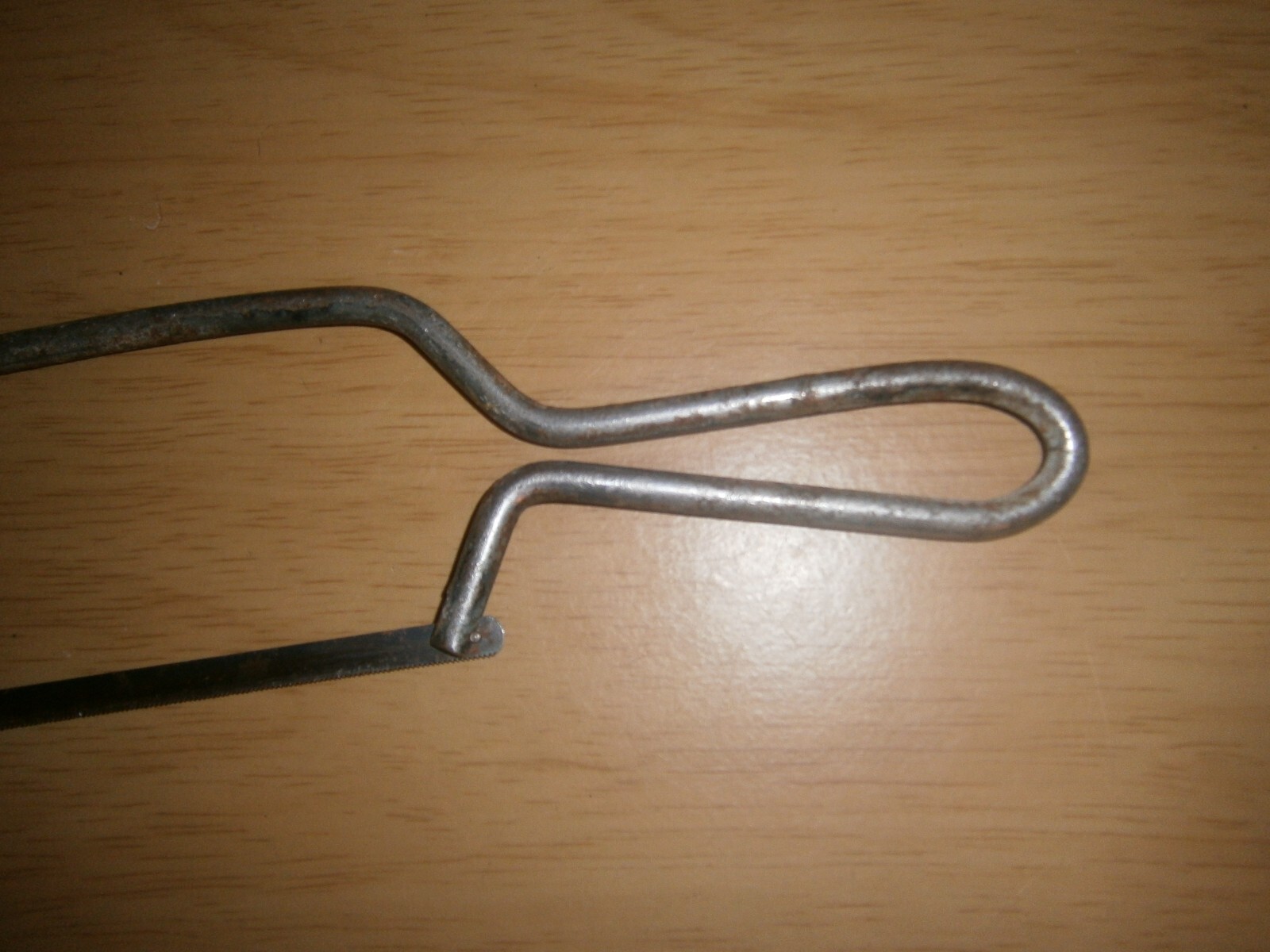 Vintage silver tone small hacksaw. (E6d)