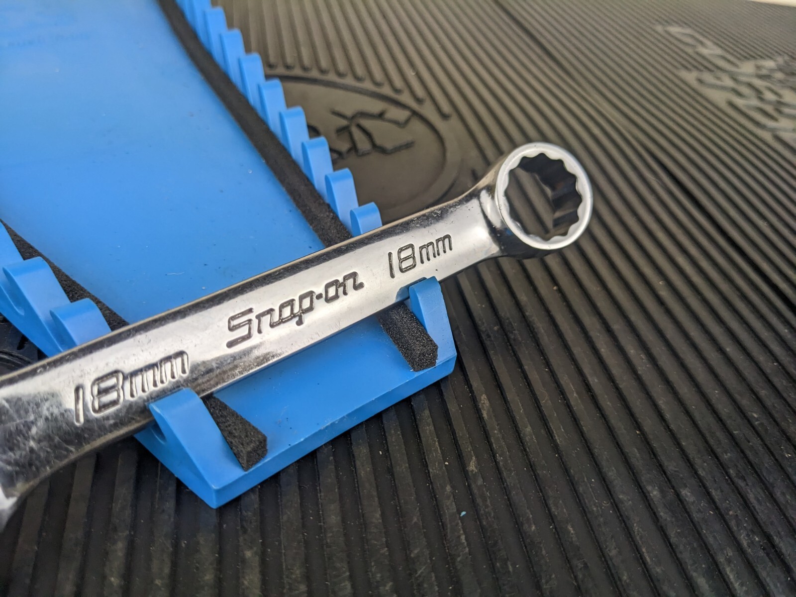 #bb040 Snap On Tools OEXM18B METRIC 18 mm Short Combination Wrench 12-Point USA