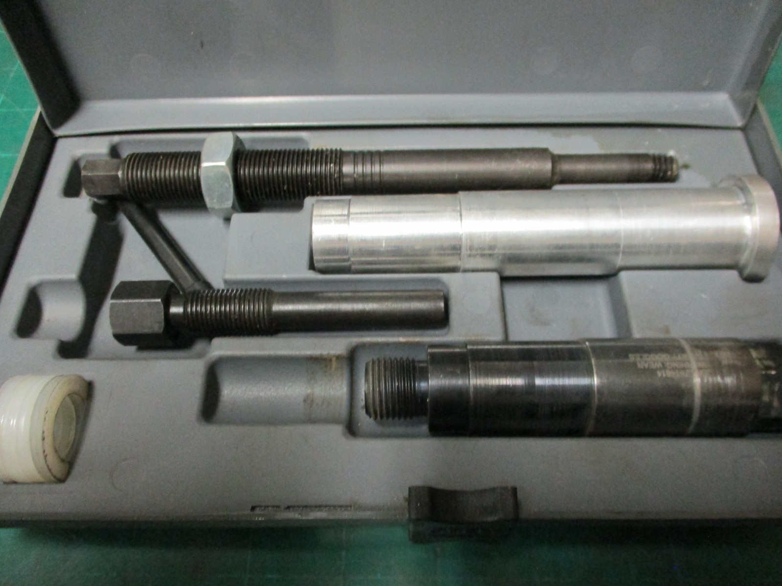 AUTOMOTIVE TOOLS * LISLE * BROKEN SPARK PLUG REMOVER * 65600 * FORD TRITON * A