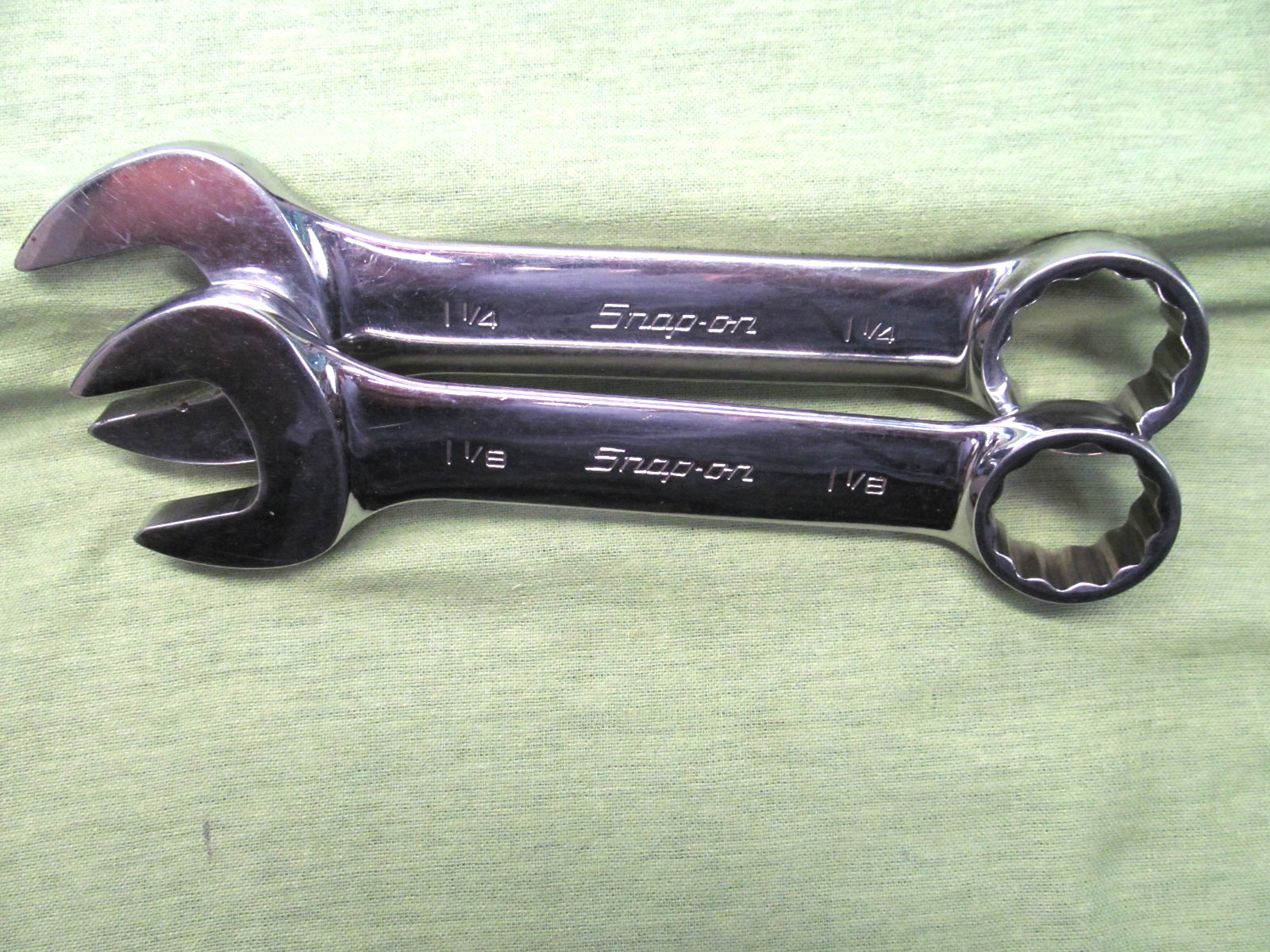 2 Large Snap-on Stubby Combination Wrenches – 1-1/8″ & 1-1/4″ – OEX360B & 400B