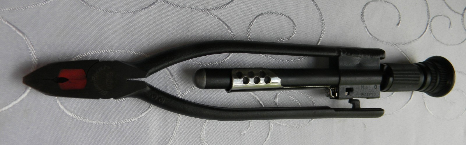 BLUE-POINT 11″ LONG WIRE TWISTER/CUTTER #WTRW9 IN BLACK CANVAS SLEEVE