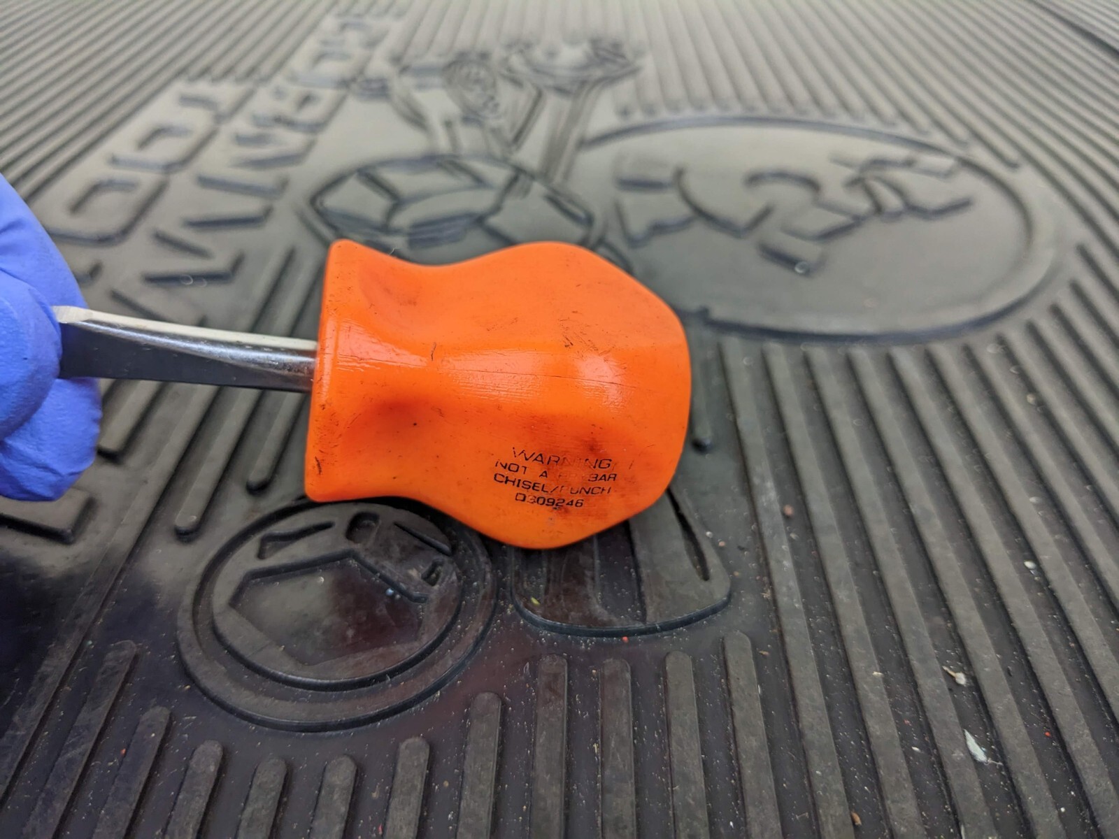 #bg902 Snap On SDD1 Stubby Flathead Screwdriver with Orange Hard Handle / USA
