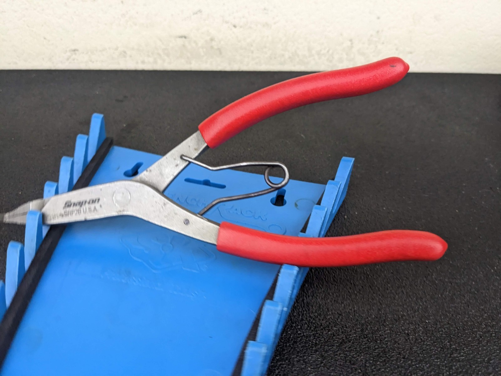 #bo468 Snap on Tools USA SRP2B RED High Leverage Snap Ring Pliers Spring Loaded